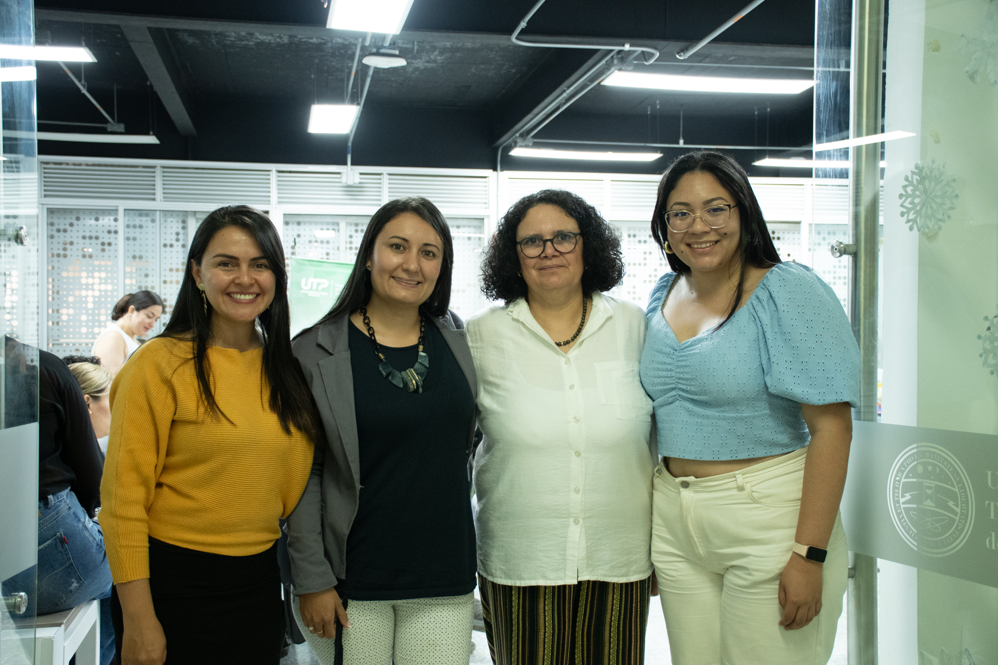 La Facultad de Ciencias de la Educación de la Universidad Tecnológica de Pereira expresa su más sincero agradecimiento a la doctora Yenny Viviana Quiceno, exdirectora ejecutiva de la Asociación de Egresados de la UTP, por su valiosa gestión y compromiso con el fortalecimiento de los vínculos entre la comunidad académica y sus graduados.