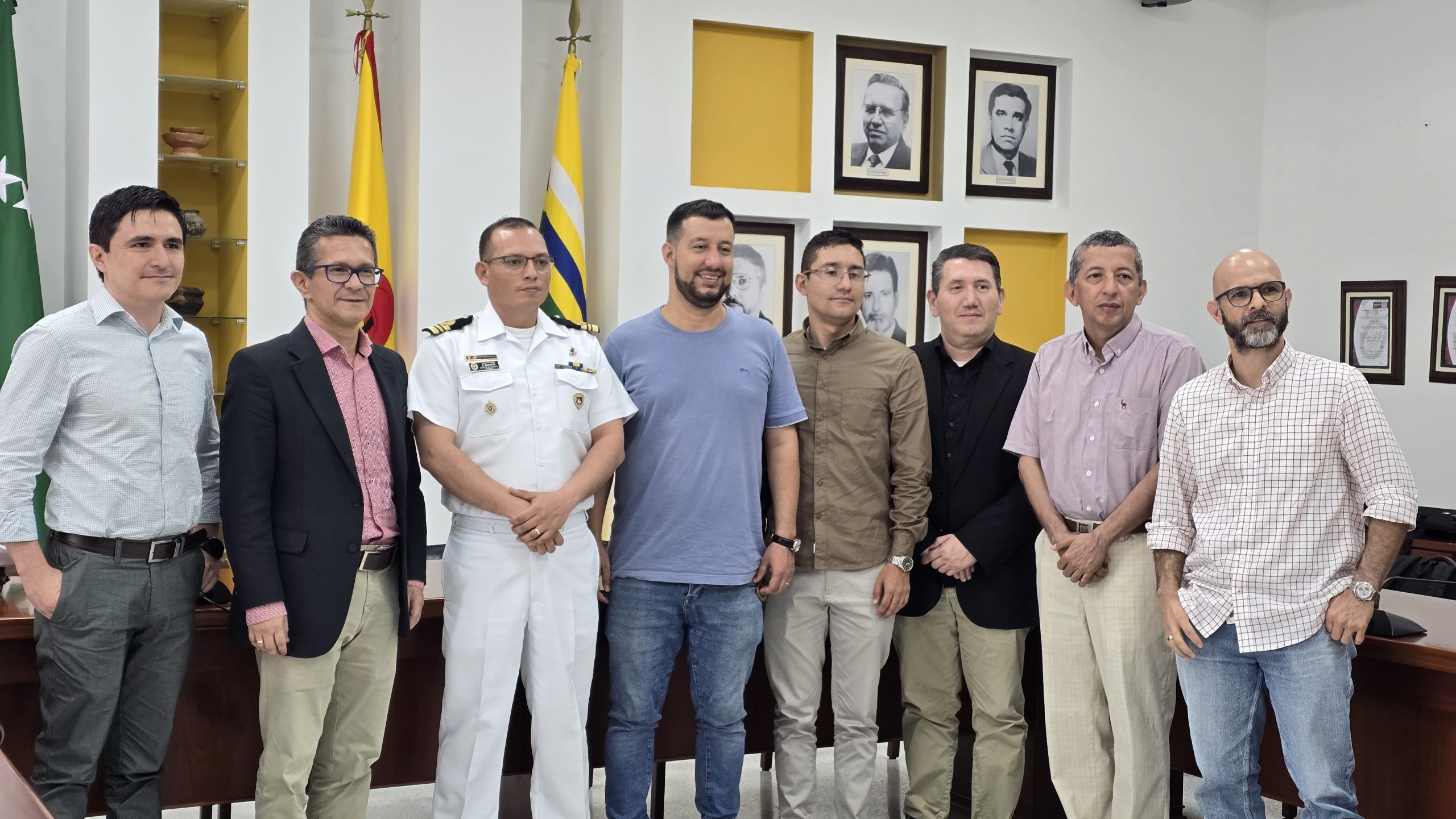 En un encuentro cargado de orgullo institucional y proyección académica, la Universidad Tecnológica de Pereira recibió la visita del capitán Edwin Bedoya, egresado ilustre de la institución, actual decano de investigación de la Escuela Naval de Cadetes "Almirante Padilla" y directivo de la Escuela Nacional de Cadetes. La jornada marcó un hito para la UTP al abrir nuevas posibilidades de cooperación entre la academia civil y la formación militar en áreas estratégicas como la electrónica y la fotónica.