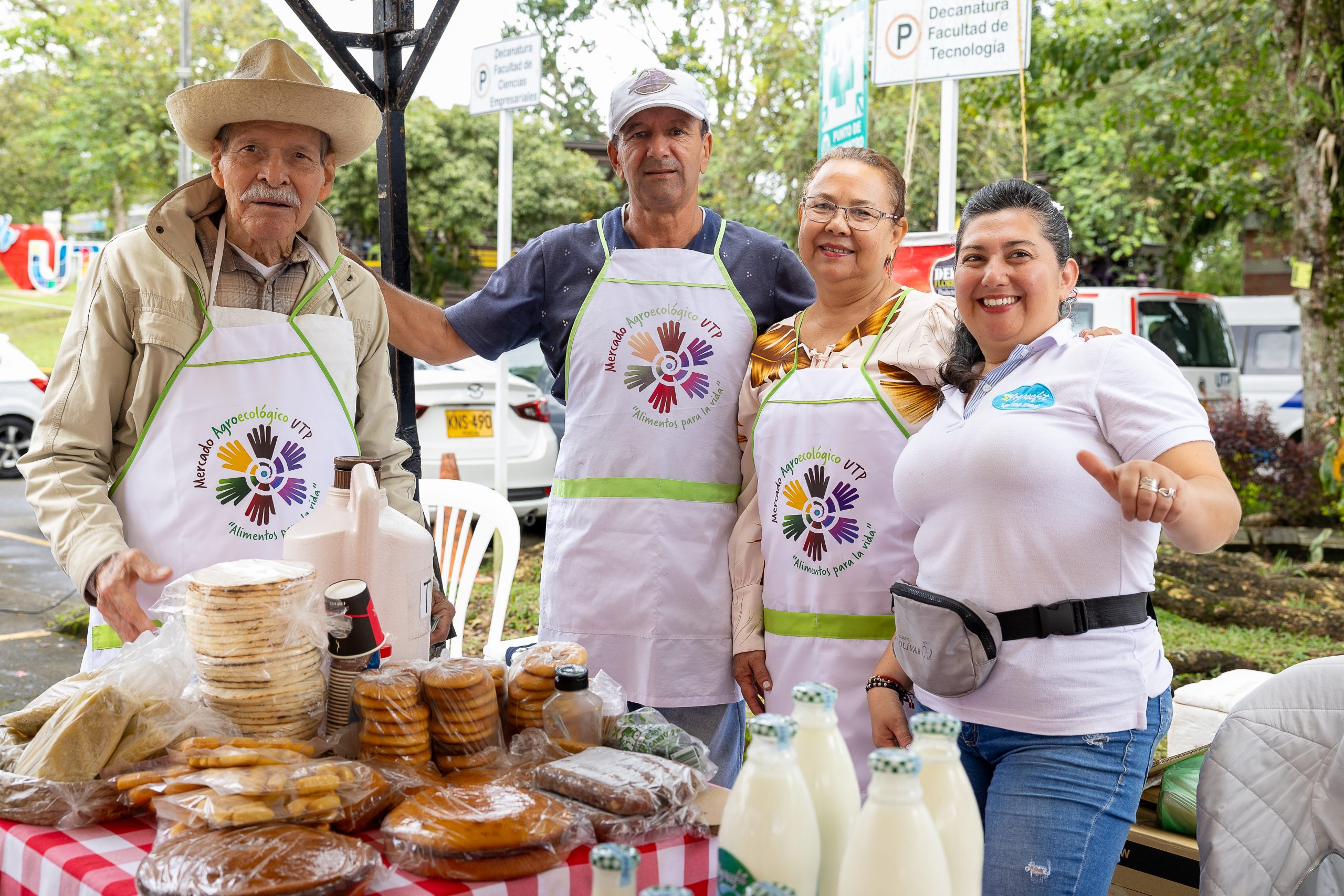 El Mercado Agroecológico de la Universidad Tecnológica de Pereira abre nuevamente su Canasta Virtual, una alternativa práctica y solidaria para acceder a productos frescos, saludables y de origen campesino sin salir de casa. A través de esta estrategia, el Centro de Gestión Ambiental de la UTP busca acercar a la comunidad a una forma de consumo responsable, que apoya directamente a productores locales y familiares de la región.