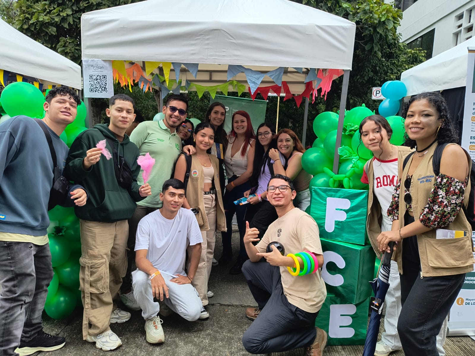 Lo mejor de las investigaciones y desarrollos de las facultades y emprendimientos y los avances de la Universidad Tecnológica de Pereira desde diferentes áreas, se congregaron en el Parqueadero Central de la UTP, en PDI FEST- Ruta del Conocimiento.