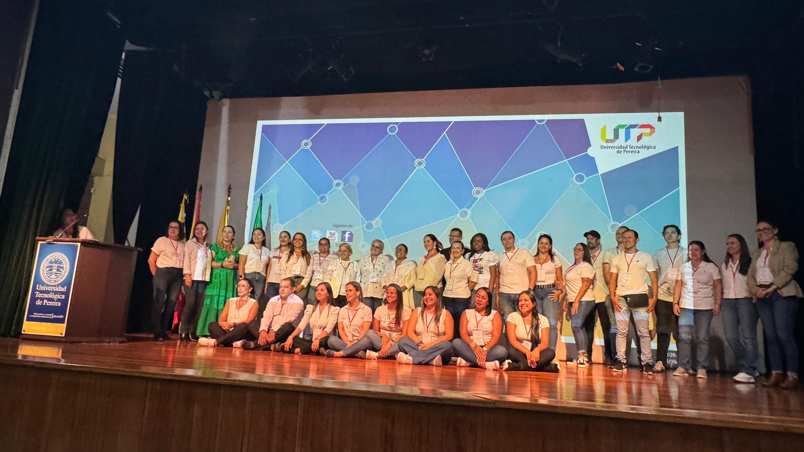 La Universidad Tecnológica de Pereira fue el escenario del encuentro de “Centros de Interés en la Formación Integral del Programa PTA/FI 3.0", un evento que reunió a representantes del Ministerio de Educación Nacional, la Secretaría de Educación de Pereira, representantes de la UTP, así como docentes y estudiantes de instituciones educativas del municipio. Este encuentro destacó la importancia de un enfoque de formación integral en las escuelas, un aspecto crucial en el proceso de transformación educativa impulsado a nivel nacional.