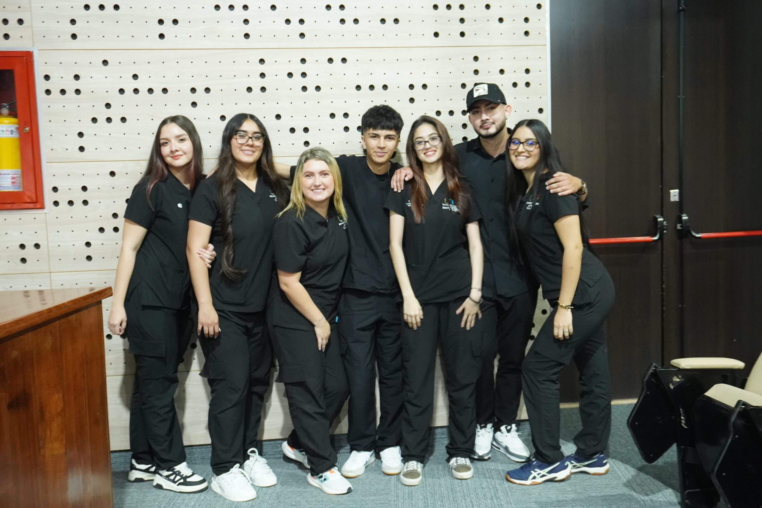 La Universidad Tecnológica de Pereira reafirmó su compromiso con la formación en salud al realizar la Ceremonia Estrella de la Vida, un evento significativo que marcó la transición de los estudiantes del programa de Tecnología en Atención Prehospitalaria hacia un nuevo ciclo académico, en el cual comenzarán a atender pacientes reales en hospitales y empresas de ambulancia.