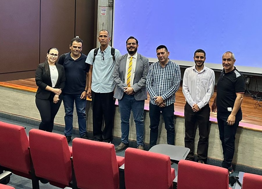 La Universidad Tecnológica de Pereira, a través de la Vicerrectoría de Investigaciones, Innovación y Extensión, junto con la Facultad de Ciencias Básicas, invita a la comunidad académica y al público en general a participar en la Cuarta Jornada de Apropiación Social del Conocimiento, un evento que busca fortalecer el vínculo entre la investigación universitaria y la sociedad.