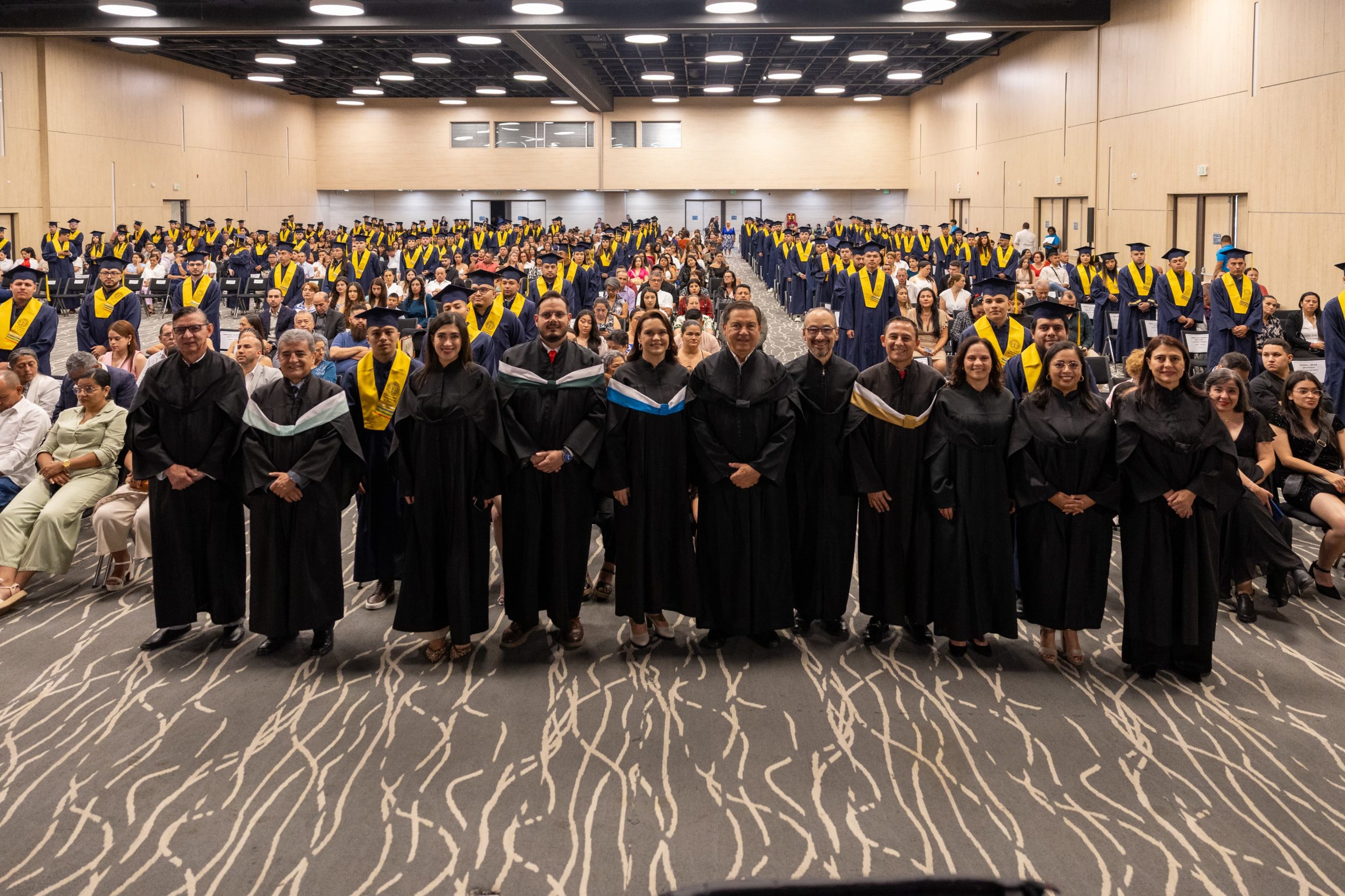 Con una emotiva jornada de ceremonias realizadas en el centro de convenciones Expofuturo, la Universidad Tecnológica de Pereira celebró la graduación de 775 estudiantes, quienes culminaron exitosamente su proceso de formación profesional y tecnológica en las 10 facultades de la institución.
