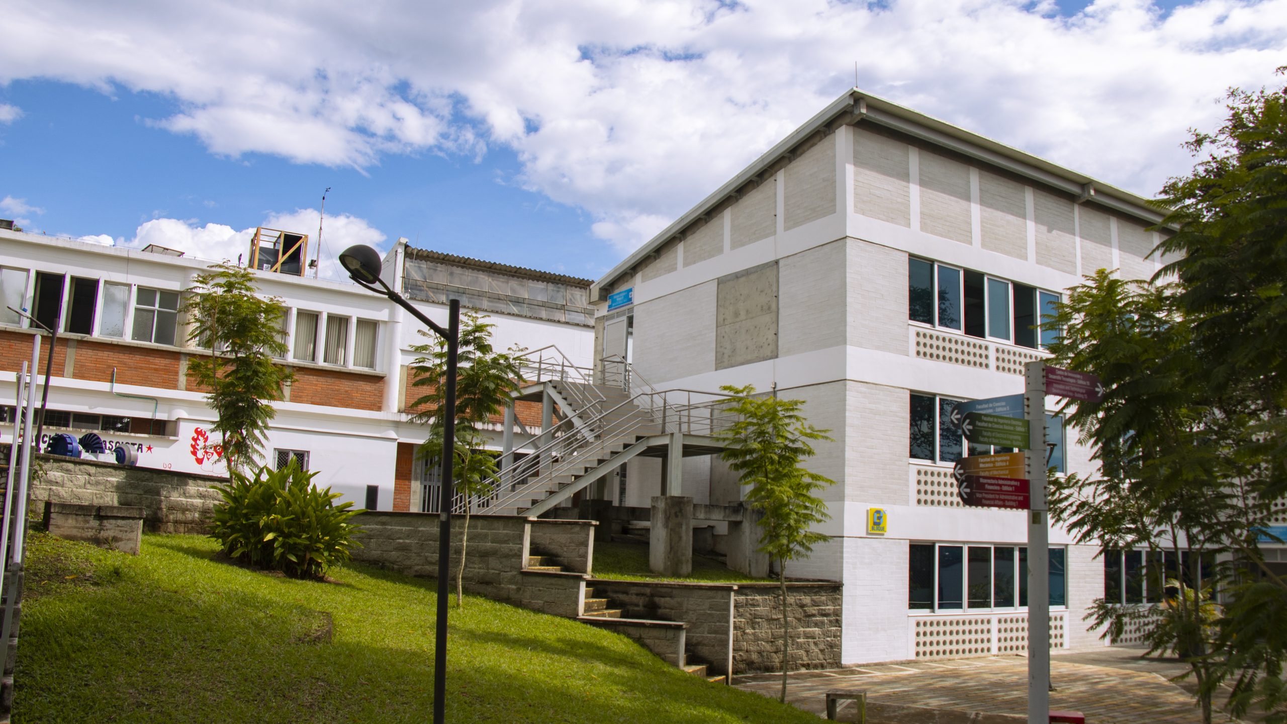 La Universidad Tecnológica de Pereira, en colaboración con el director general del congreso el Ph.D. Libardo Vanegas Useche y las destacadas instituciones académicas del país, se prepara para la realización del V Congreso Internacional sobre Tecnologías Avanzadas de Mecatrónica, Diseño y Manufactura – AMDM 2025, un evento que promete ser un punto de convergencia para la comunidad científica, académica e industrial. El congreso se llevará a cabo del 4 al 6 de noviembre de 2025 en las instalaciones de la Universidad Militar Nueva Granada, en Bogotá, Colombia.