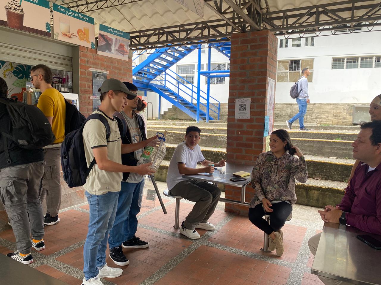 El Centro de Gestión Ambiental de la Universidad Tecnológica de Pereira  ha iniciado una nueva campaña en el marco de su programa "UTP Recicla", enfocada en la recolección de plásticos de un solo uso mediante ecobotellas. Esta campaña tiene como objetivo reducir la presión sobre el relleno sanitario y fomentar el reciclaje responsable dentro del campus universitario. 