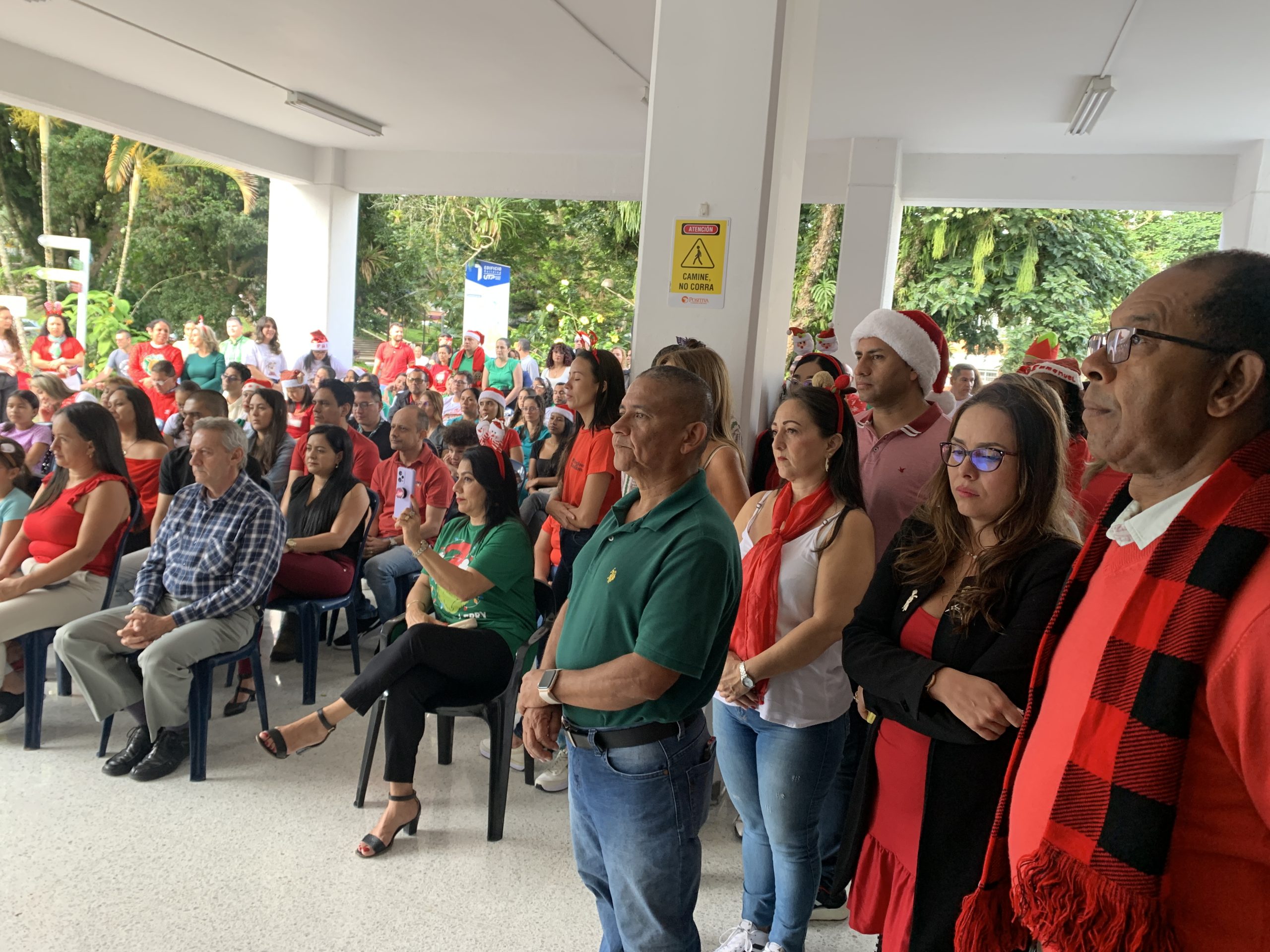 La Universidad Tecnológica de Pereira ha dado inicio a la temporada navideña con una programación especial que invita a la reflexión, el disfrute y el fortalecimiento de los lazos de solidaridad y compañerismo.