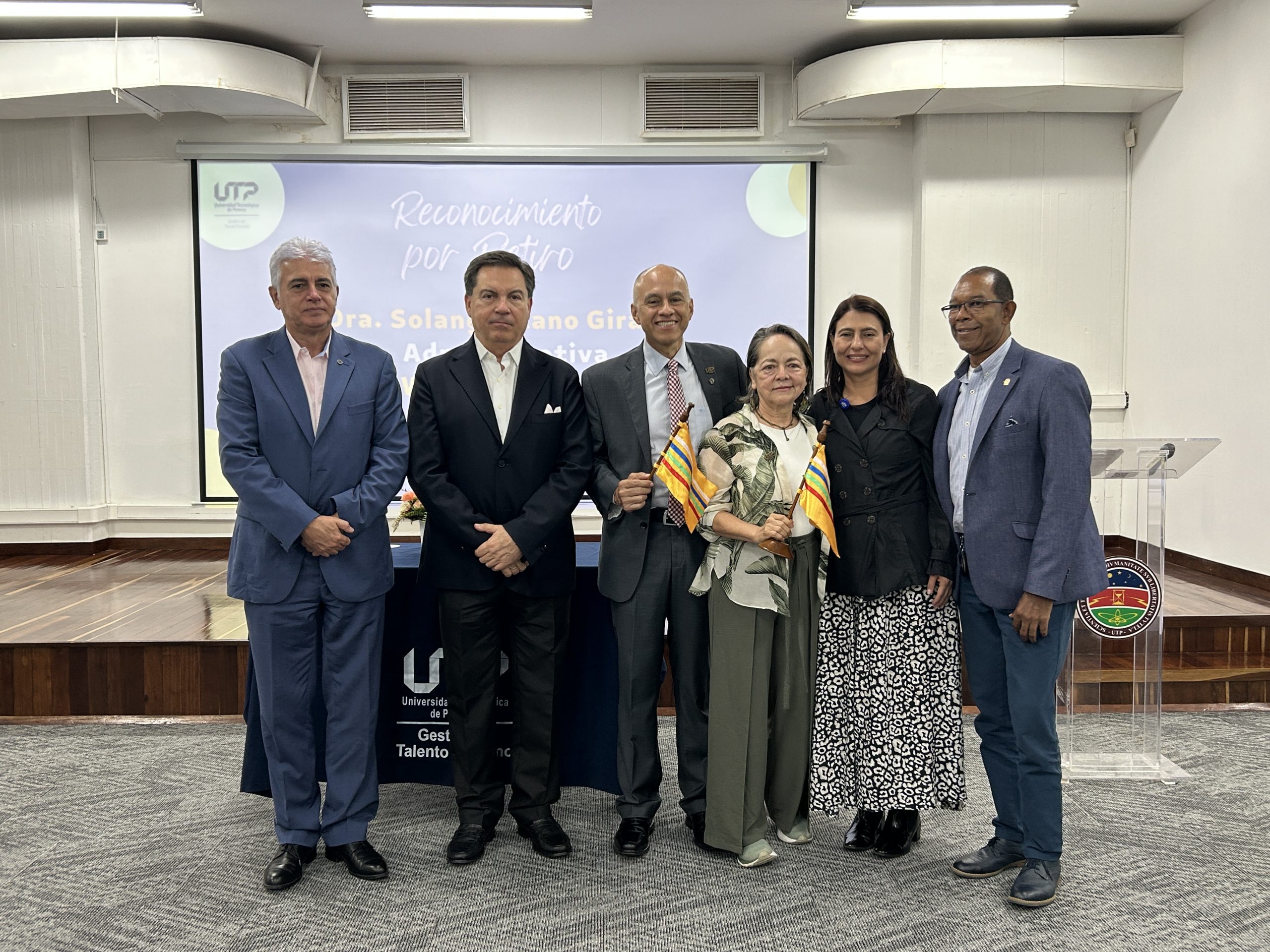 En un emotivo encuentro acompañado por familiares, colegas y directivos, la Universidad Tecnológica de Pereira (UTP) realizó un reconocimiento especial a los doctores José William León Avellaneda y Solangel Cano Giraldo, quienes, tras décadas de servicio, culminan su trayectoria en la institución.