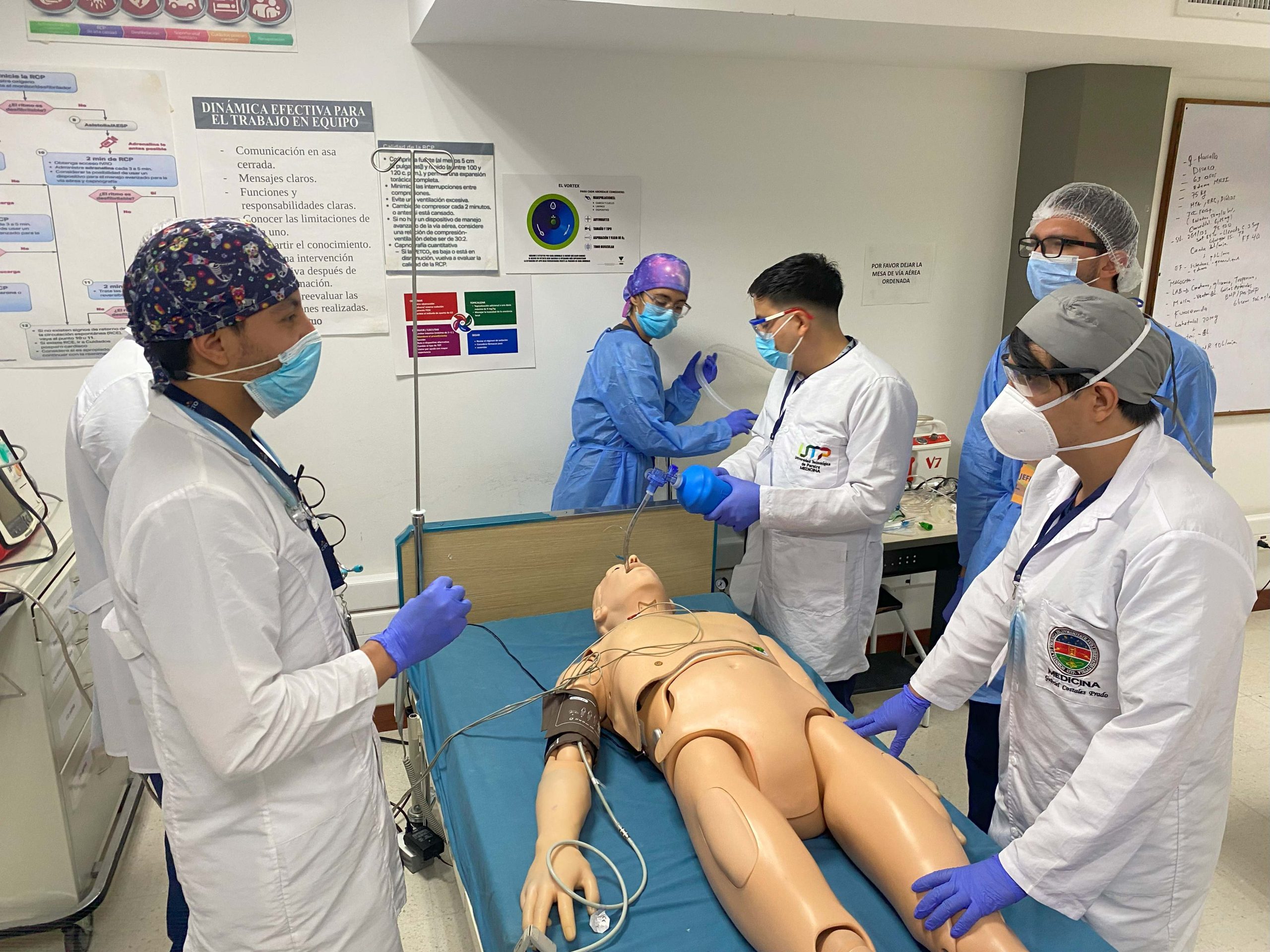 La Facultad de Ciencias de la Salud de la Universidad Tecnológica de Pereira abrió nuevamente la convocatoria para su curso premédico, una propuesta académica con más de 20 años de trayectoria que busca orientar e introducir a personas interesadas en ingresar a sus programas de pregrado.