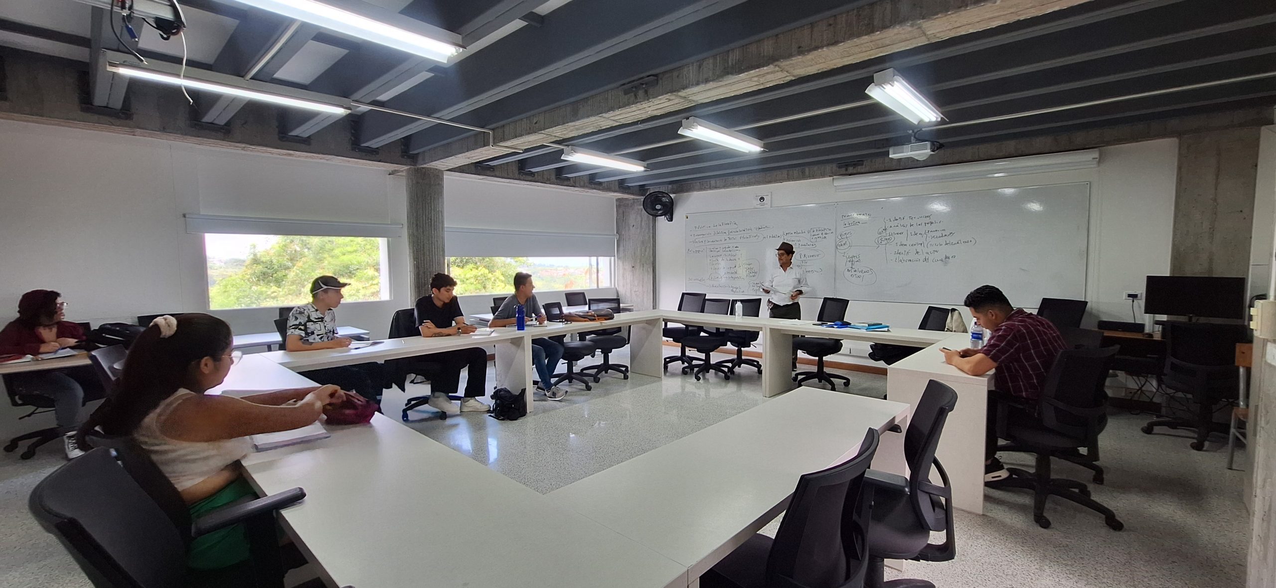 La Universidad Tecnológica de Pereira, a través de su Facultad de Bellas Artes y Humanidades, continúa promoviendo la excelencia educativa mediante el Diplomado en Docencia Universitaria, un programa que, con más de ocho años de trayectoria, ha ofrecido formación especializada a profesionales de diversas áreas. Actualmente, se encuentran abiertas las inscripciones para la Cohorte 40, lo que evidencia la consolidación y continuidad de esta propuesta académica.