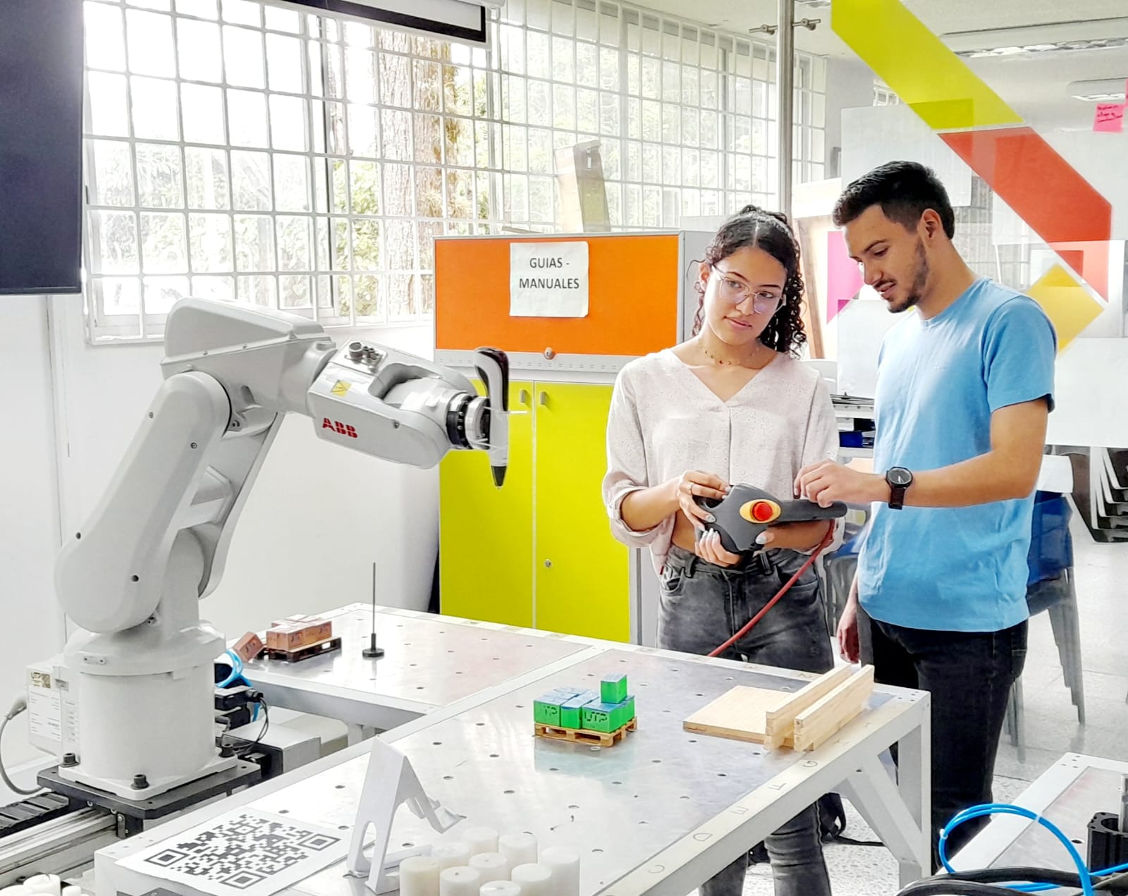 La Universidad Tecnológica de Pereira fortalece la enseñanza de la ingeniería industrial a través de un entorno inmersivo que transforma la forma de aprender en el aula.