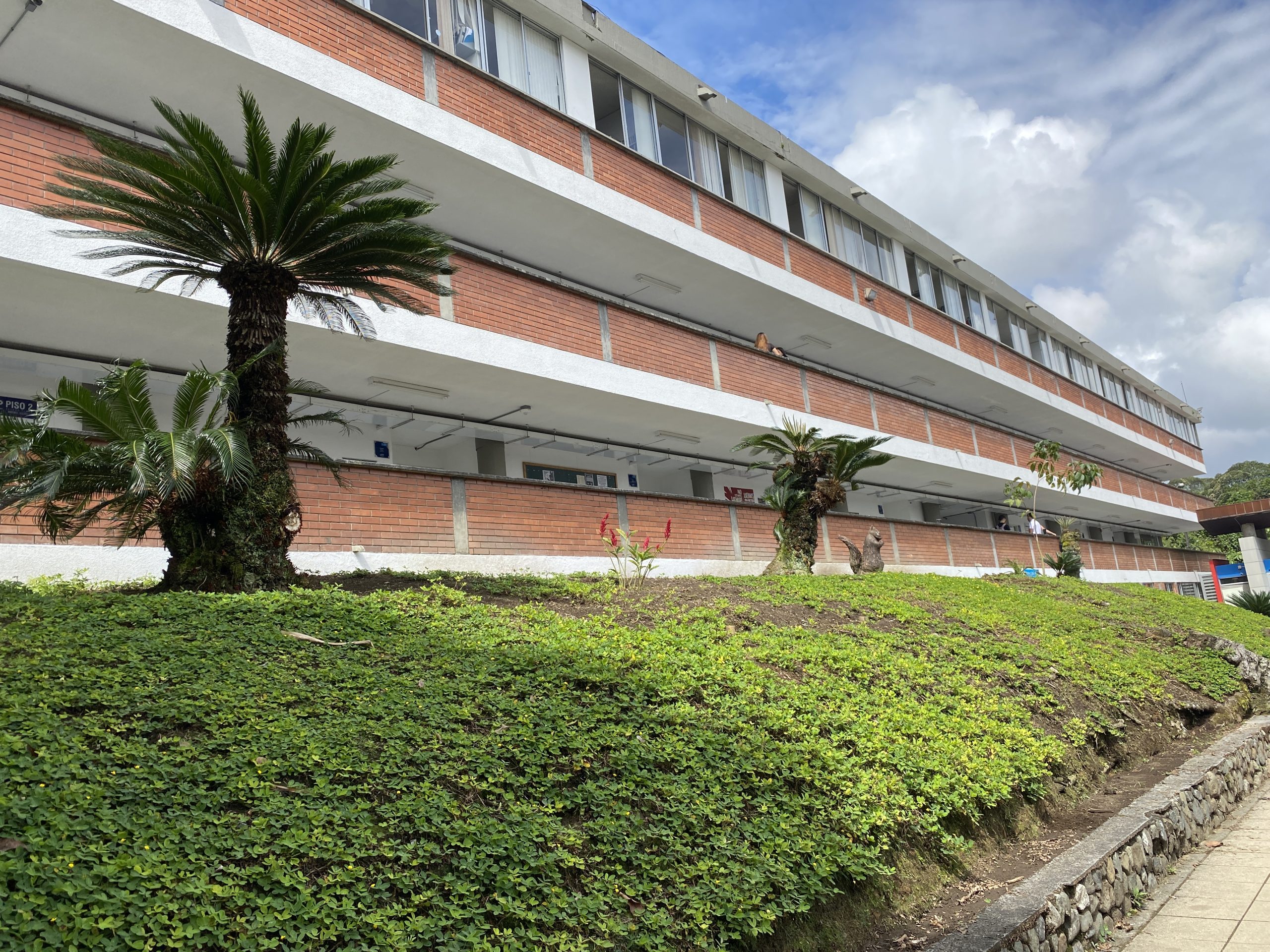 En la Universidad Tecnológica de Pereira (UTP), la Unidad de Proyectos de la Facultad de Ciencias Empresariales se ha consolidado como un componente estratégico para el impulso de iniciativas de investigación, extensión y consultoría, aportando significativamente al fortalecimiento institucional y al vínculo con el sector externo.