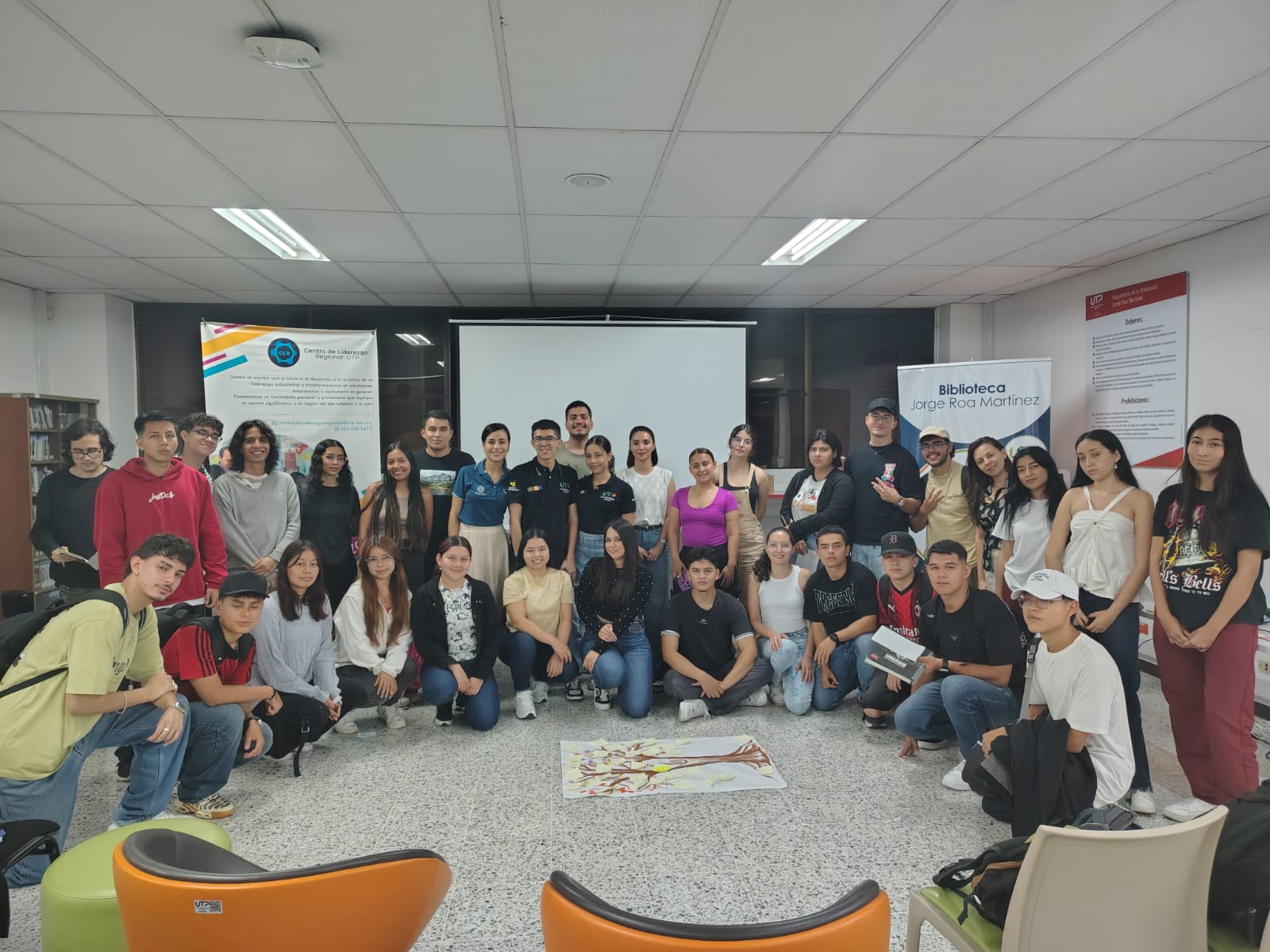 El liderazgo es una habilidad esencial para el desarrollo profesional y personal. Con el propósito de fomentar una visión integral de este concepto, el Centro de Liderazgo Regional de la Universidad Tecnológica de Pereira (UTP), en alianza con la Biblioteca Jorge Roa Martínez, organiza una nueva sesión de su exitoso Cine Foro, una estrategia pedagógica que, desde 2023, ha permitido a la comunidad universitaria explorar diversos modelos de liderazgo a través del análisis cinematográfico.