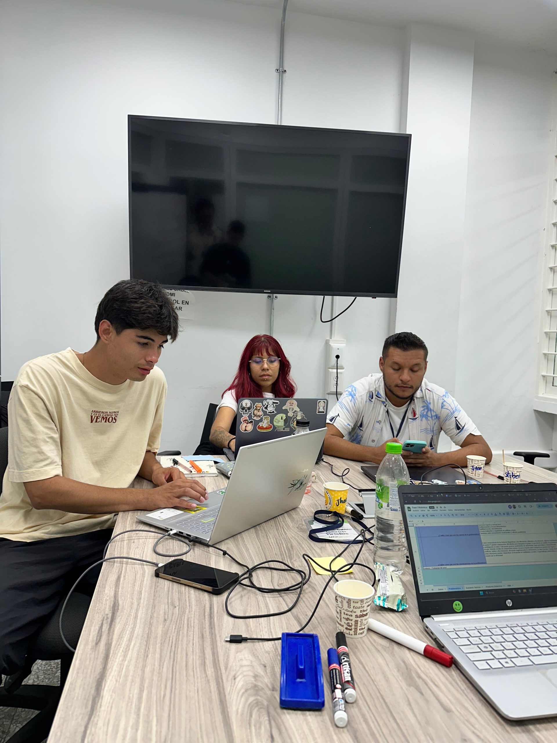 La Facultad de Ciencias de la Educación de la Universidad Tecnológica de Pereira desarrolló una nueva edición de 36 Horas Didácticas, una actividad anual que reúne a estudiantes de todas las licenciaturas con el propósito de fomentar la transdisciplinariedad y crear propuestas innovadoras para el aula.