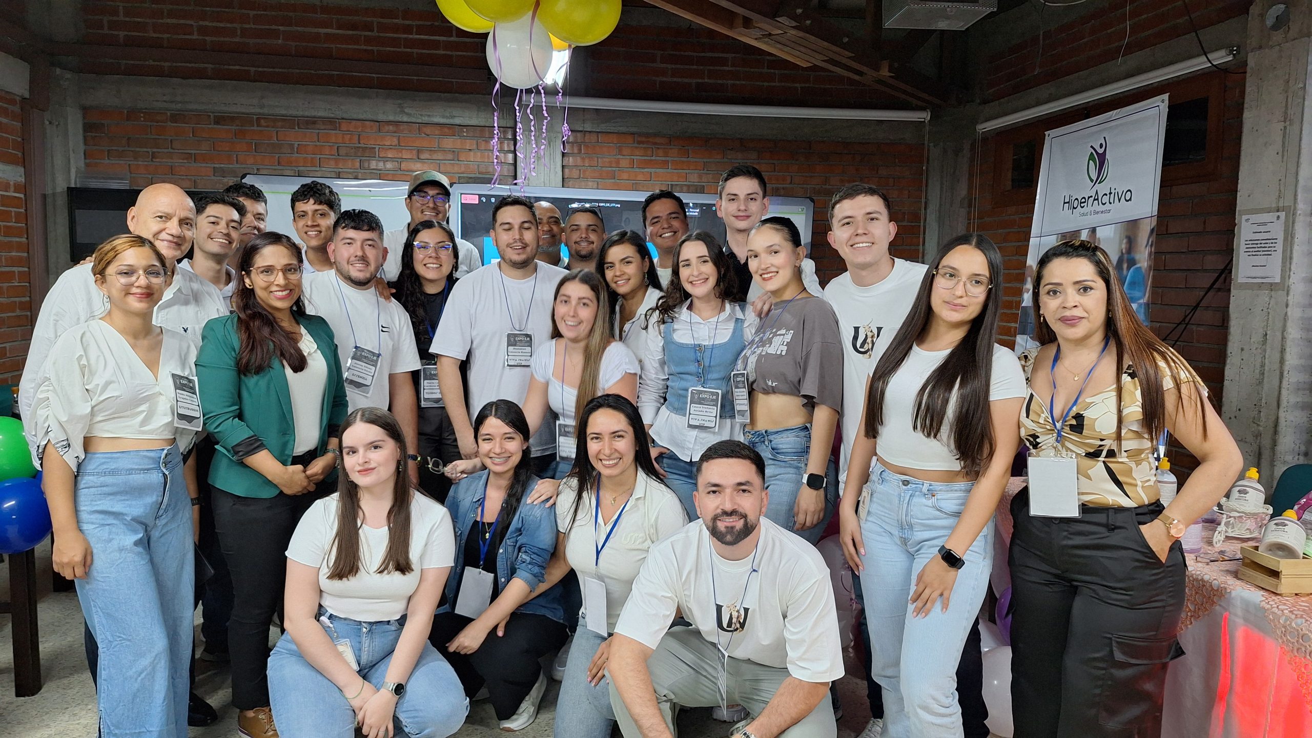 En el entorno natural del Jardín Botánico de la Universidad Tecnológica de Pereira, uno de sus espacios se convirtió en escenario para la creatividad, la innovación y el emprendimiento con la realización de la Expo Eje UTP – Feria de Proyectos e Innovación. Esta iniciativa académica, organizada por la Facultad de Tecnología, reunió a estudiantes del programa de Administración Industrial como actividad de cierre del curso de Formulación y Evaluación de Proyectos.