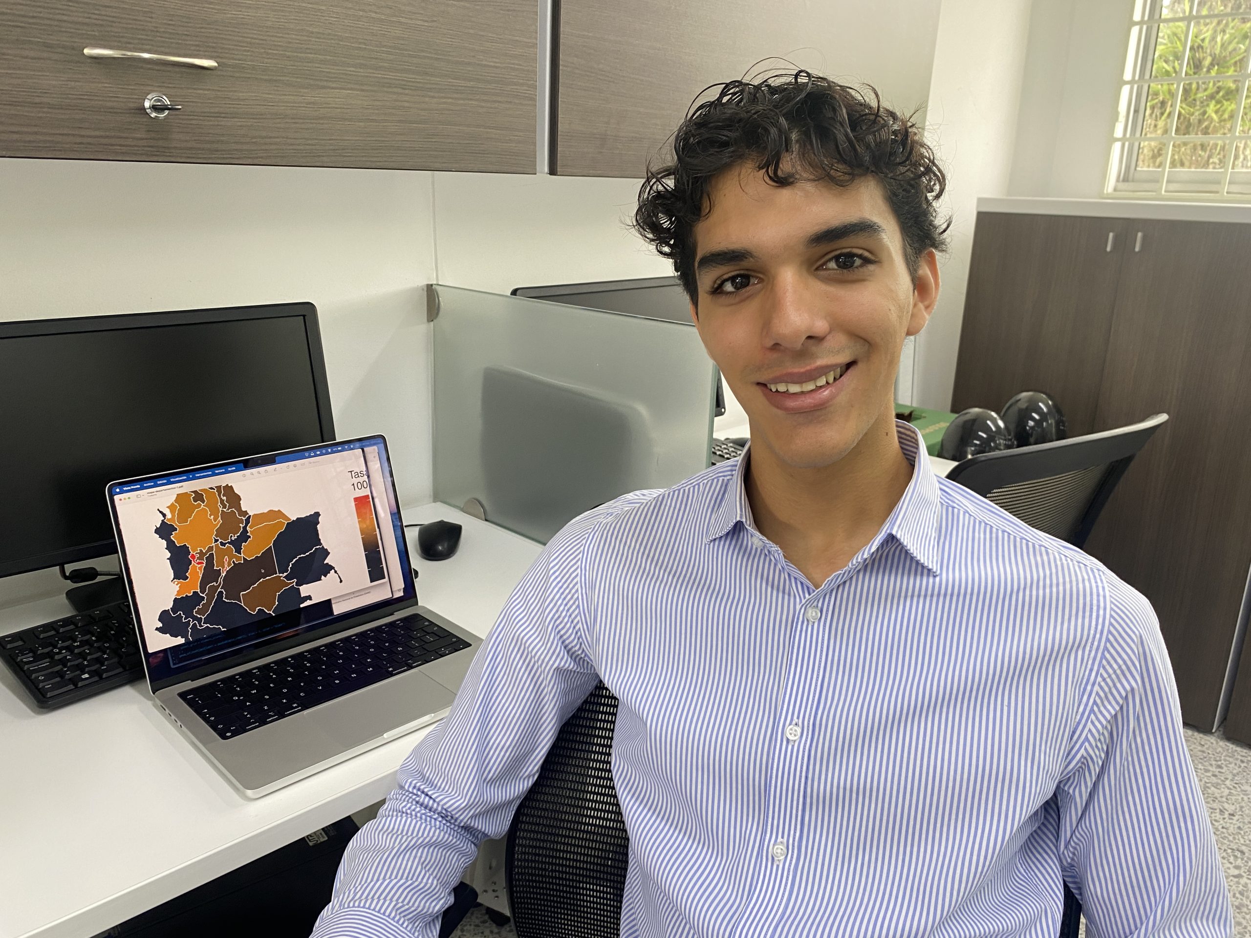 En la Universidad Tecnológica de Pereira (UTP), el Grupo en Aplicaciones en Optimización y Procesos Estocásticos (GAOPE), adscrito a la Facultad de Ciencias Empresariales, se ha consolidado como un espacio académico clave para que estudiantes de pregrado y posgrado profundicen en el estudio de modelos matemáticos avanzados, ciencia de datos e inteligencia artificial. A través de proyectos de investigación aplicada y formación complementaria, GAOPE busca impactar positivamente en la formación profesional y en la resolución de problemáticas reales en diversos sectores productivos.