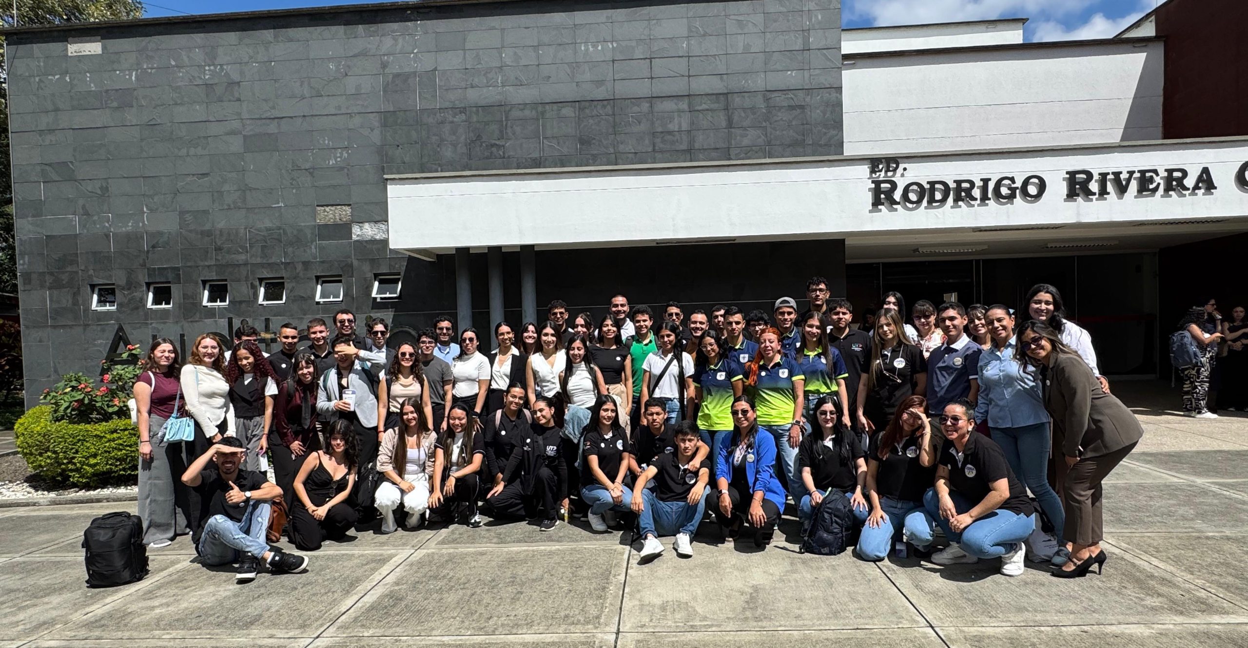 La Universidad Tecnológica de Pereira (UTP) tuvo una destacada participación en el 15.º Encuentro Departamental de Semilleros de Investigación, realizado en la Universidad Libre Seccional Pereira. Este espacio académico, respaldado por la Vicerrectoría de Investigaciones, Innovación y Extensión, permitió a estudiantes y docentes socializar avances significativos en diversos proyectos de investigación.