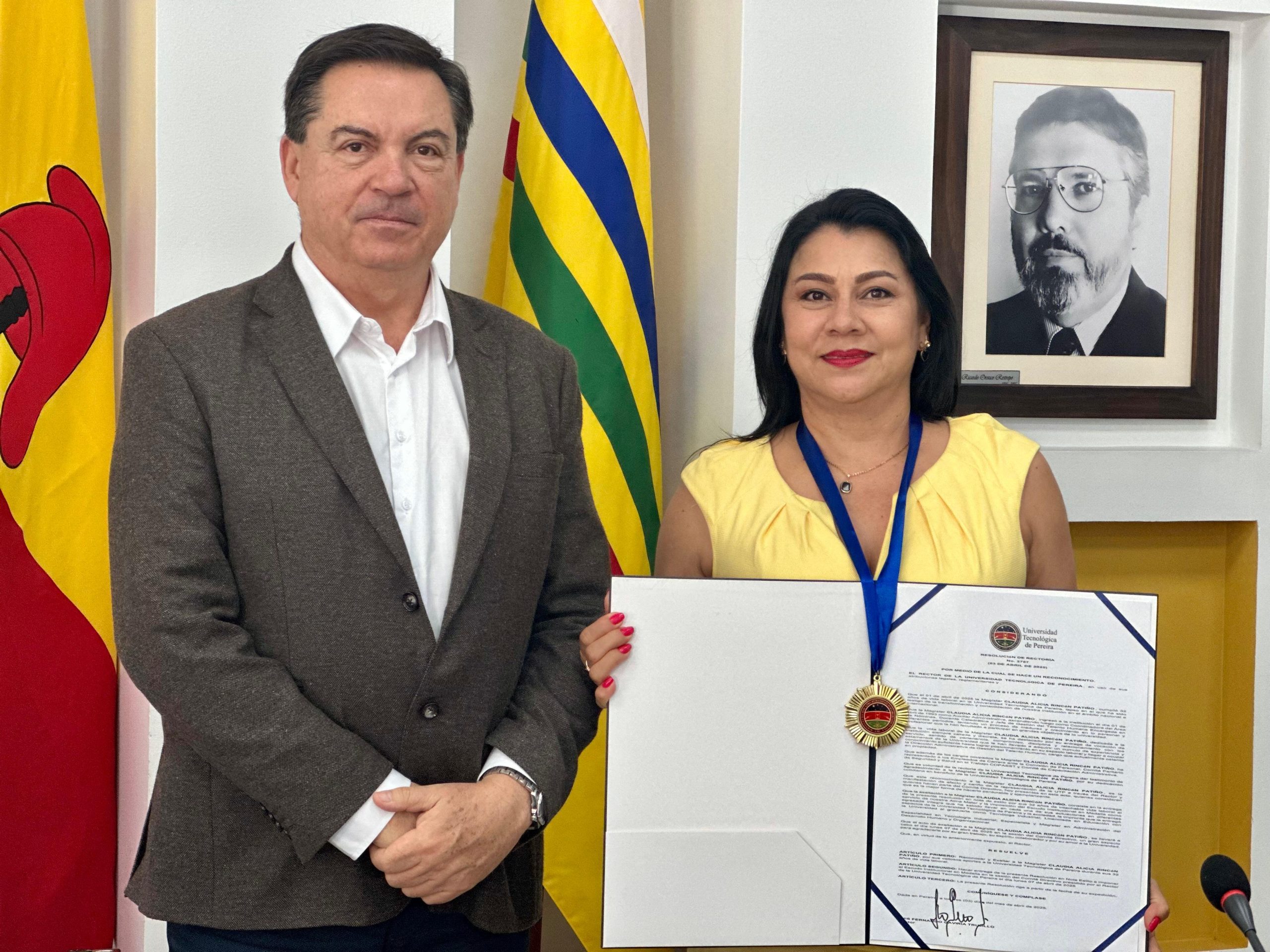 La Universidad Tecnológica de Pereira celebra la designación de Claudia Alicia Rincón Patiño como nueva Directora Administrativa de la Oficina de Gestión del Talento Humano, un nombramiento que constituye un reconocimiento a su destacada trayectoria profesional y a más de tres décadas de compromiso con la institución.