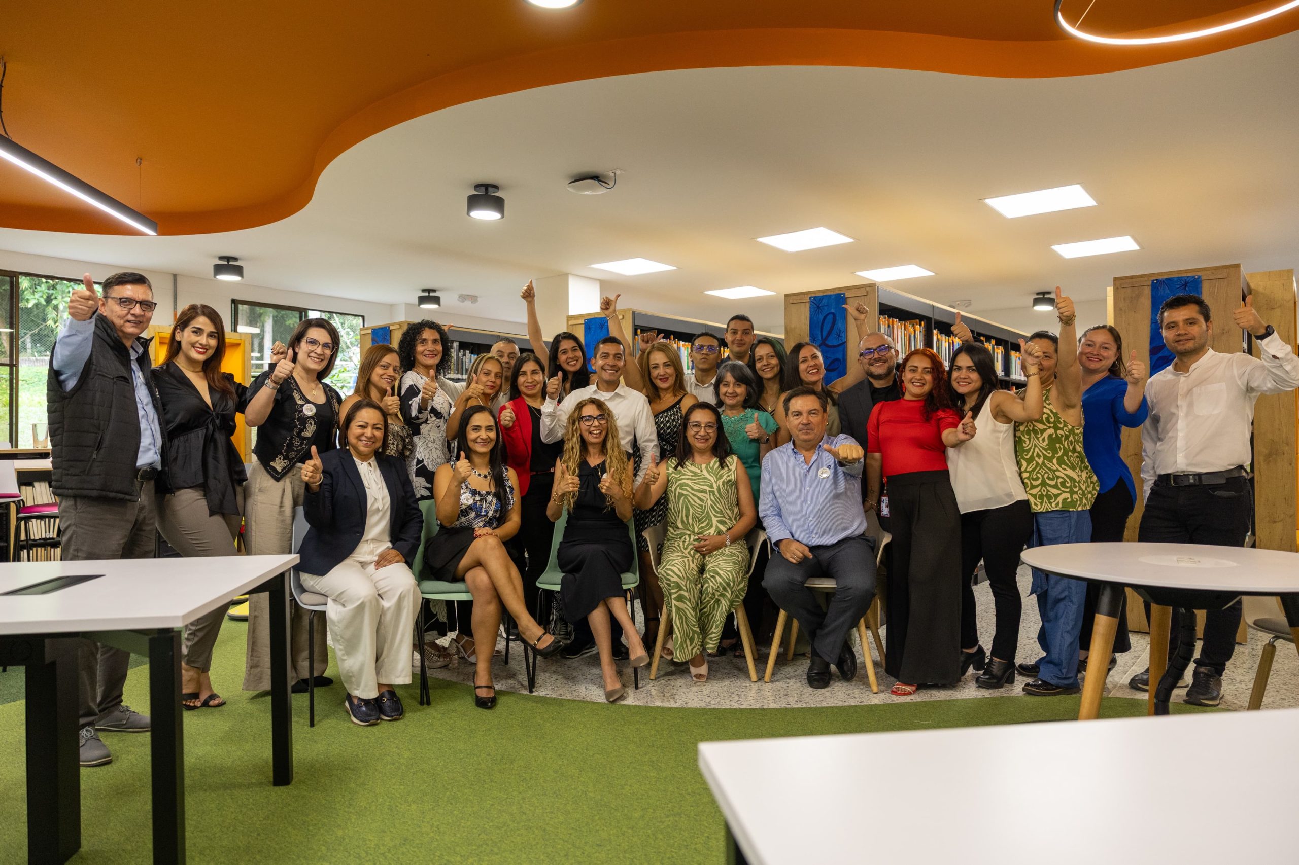 La Biblioteca Jorge Roa Martínez de la Universidad Tecnológica de Pereira se ha consolidado como referente nacional e internacional gracias a la calidad de sus servicios bibliotecarios, su innovación tecnológica y su efectiva gestión del conocimiento. Estos atributos la han llevado a ocupar el segundo lugar a nivel nacional y el octavo en Latinoamérica, según el más reciente informe del Ranking Bibliotecas, un estudio internacional que evalúa el desempeño de 3.958 bibliotecas universitarias en 43 países.