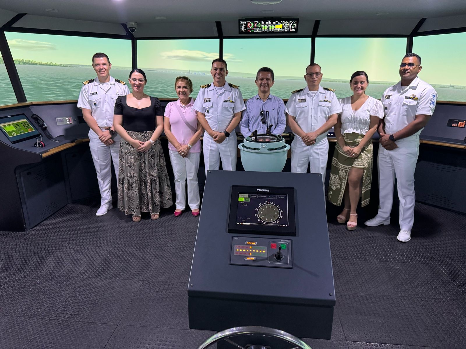 El pasado 2 de mayo de 2025, una delegación de la Universidad Tecnológica de Pereira (UTP), encabezada por el Vicerrector de Investigaciones, Innovación y Extensión, Mauricio Holguín Londoño, realizó una visita oficial a la Escuela Naval de Cadetes Almirante Padilla en Cartagena, con el propósito de fortalecer los vínculos interinstitucionales y generar nuevas sinergias en investigación y extensión.