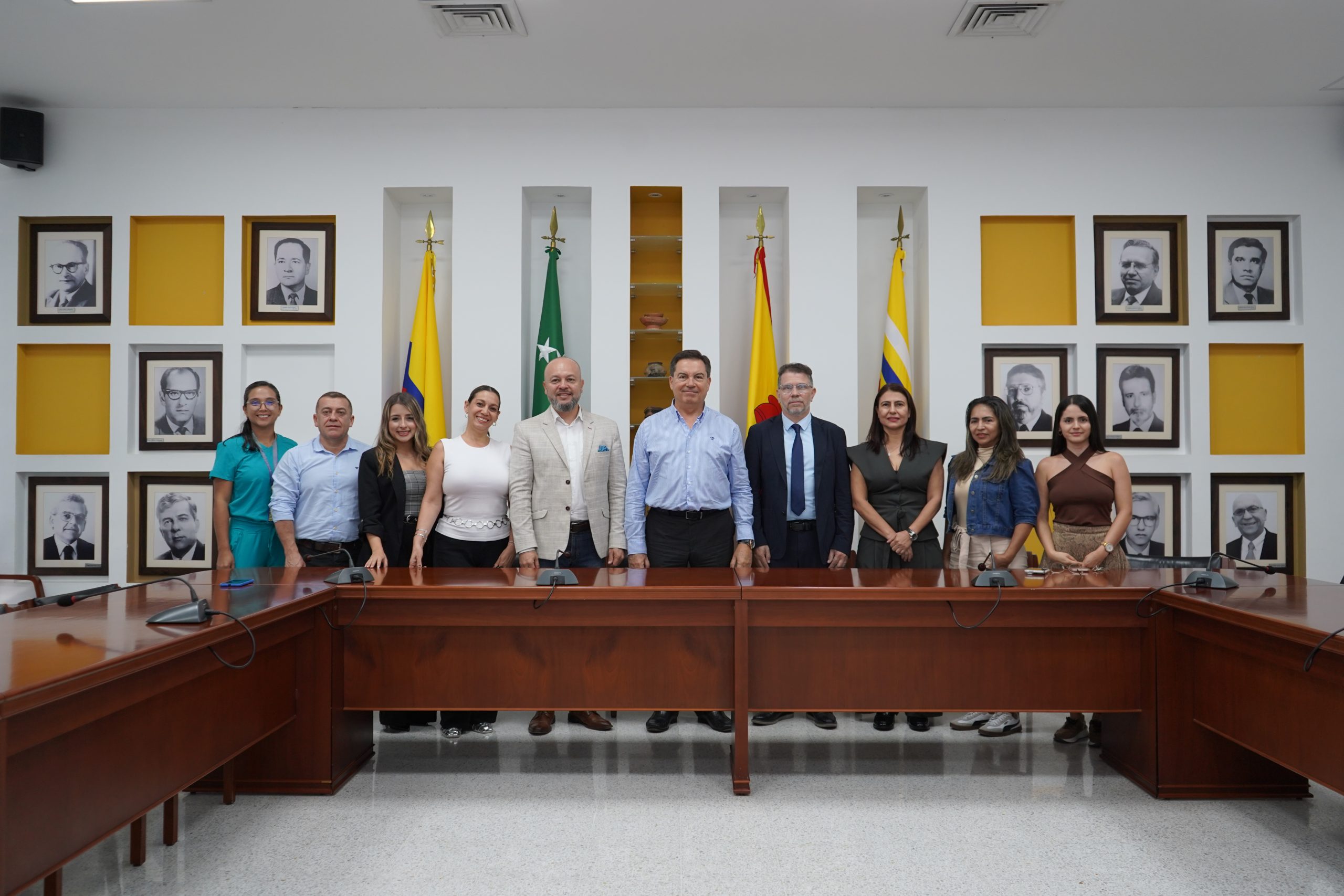 La Universidad Tecnológica de Pereira, a través de la Vicerrectoría de Responsabilidad Social y Bienestar Universitario, en articulación con la Facultad de Ciencias de la Salud y bajo el liderazgo del rector Luis Fernando Gaviria Trujillo, avanza en la consolidación de estrategias para la promoción de la salud mental y la prevención y atención de problemáticas relacionadas con el uso de sustancias psicoactivas. Este trabajo se desarrolla en el marco del proyecto DOMES de la CICAD-OEA y cuenta con el acompañamiento del médico psiquiatra argentino Darío Gigena, especialista en drogodependencias y consultor internacional.