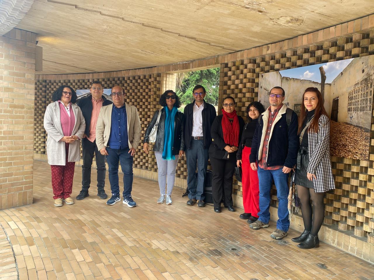 Del 9 al 12 de junio se llevó a cabo en la ciudad de Bogotá la X Conferencia Latinoamericana y Caribeña de Ciencias Sociales – CLACSO 2025, un evento que reunió a cerca de 15.000 participantes del continente. En este espacio, mesas de trabajo y paneles fueron escenario de diálogo entre ponentes —principalmente de América Latina y el Caribe—, integrantes de los centros miembros CLACSO y de los distintos Grupos de Trabajo de la red. Bajo el lema “Horizontes y transformaciones para la igualdad: democracias, resistencias, comunidades, derechos y paz”, la conferencia se consolidó como un encuentro clave para pensar los desafíos sociales contemporáneos.