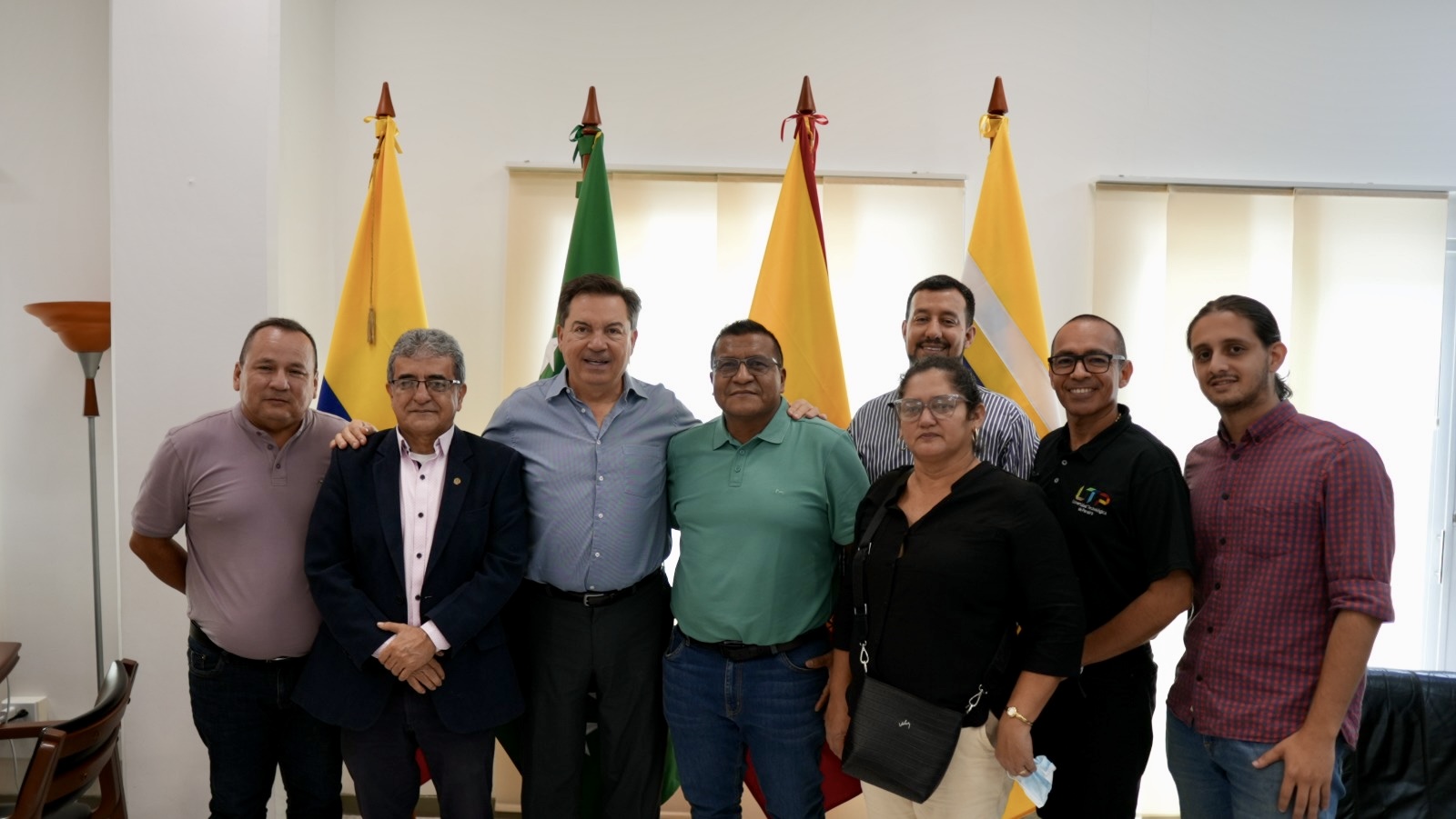 La Universidad Tecnológica de Pereira recibió la visita oficial del gobernador del departamento del Vichada, Fulberto Guevara, quien recorrió el Campus Verde, conoció los laboratorios y exploró diversas alternativas de formación académica que ofrece la institución. Esta visita fue gestionada por el decano de la Facultad de Ciencias Agrarias y Agroindustria, Jorge Augusto Montoya, quien acompañó al mandatario durante todo el recorrido y lideró el proceso de articulación que permitió concretar este encuentro institucional.