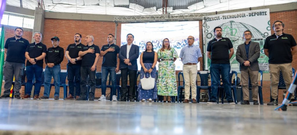 El Coliseo del Instituto Técnico Superior de Pereira se convirtió en el epicentro de la creatividad, la tecnología y el talento juvenil con la realización del Concurso Internacional de Robótica ARENA UTP 2025, un evento que convocó a más de 300 estudiantes de colegios, universidades e instituciones técnicas de Risaralda.