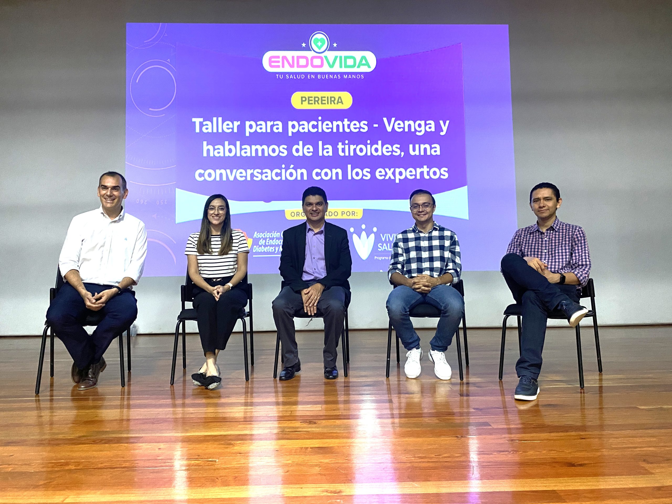 La Universidad Tecnológica de Pereira, a través de su Facultad de Ciencias de la Salud, continúa generando espacios de aprendizaje abiertos a la comunidad, permitiendo que el conocimiento médico especializado llegue de manera clara y accesible a los ciudadanos. En esta ocasión, la institución acogió un conversatorio con expertos en endocrinología en el marco del Día Mundial de la Tiroides.