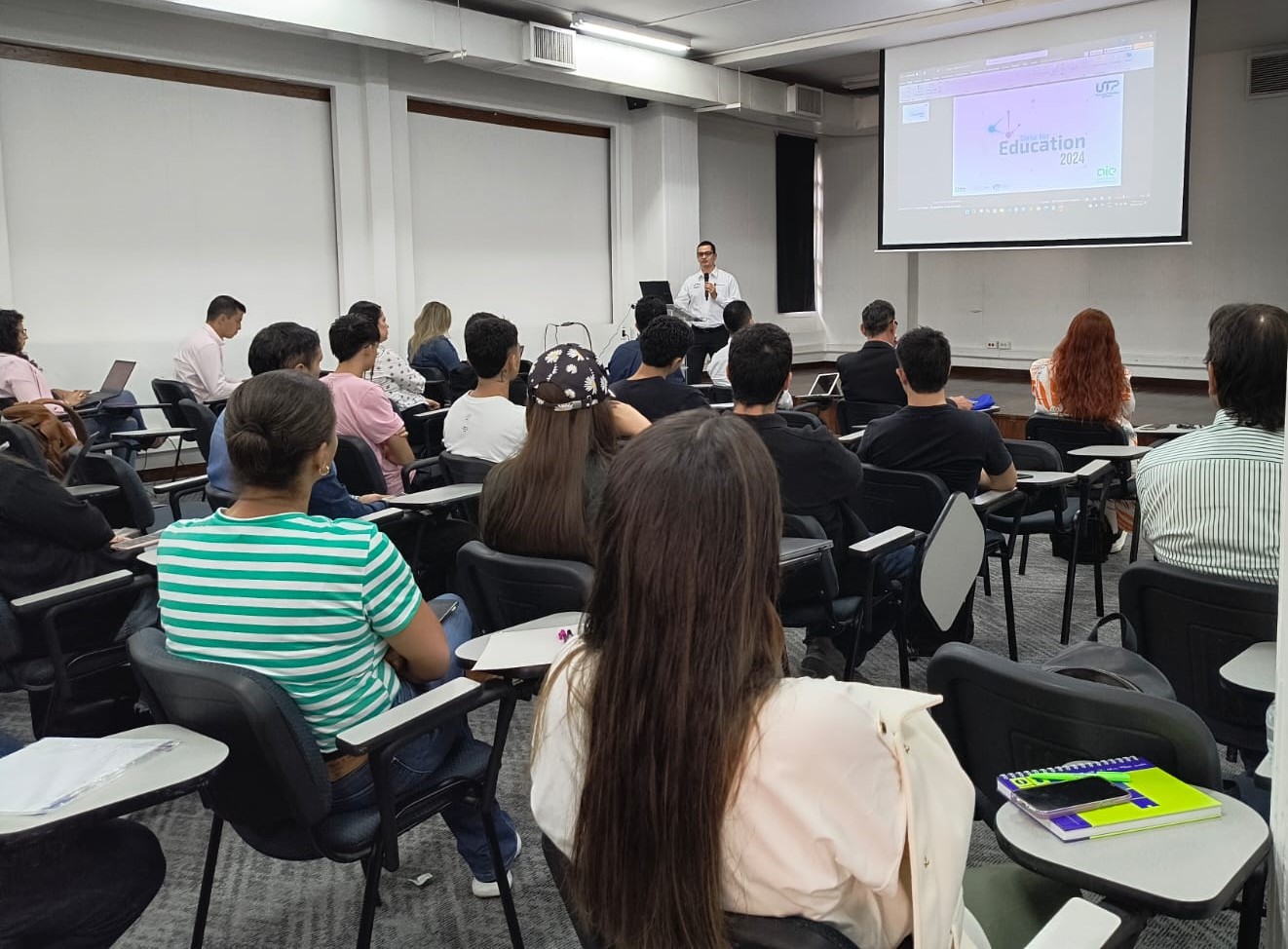 La Universidad Tecnológica de Pereira se prepara para la segunda edición de Data For Education, un evento académico que reunirá a investigadores, docentes y profesionales de las universidades del Eje Cafetero, con el objetivo de compartir experiencias y avances sobre el uso de la inteligencia artificial (IA) en los procesos educativos.