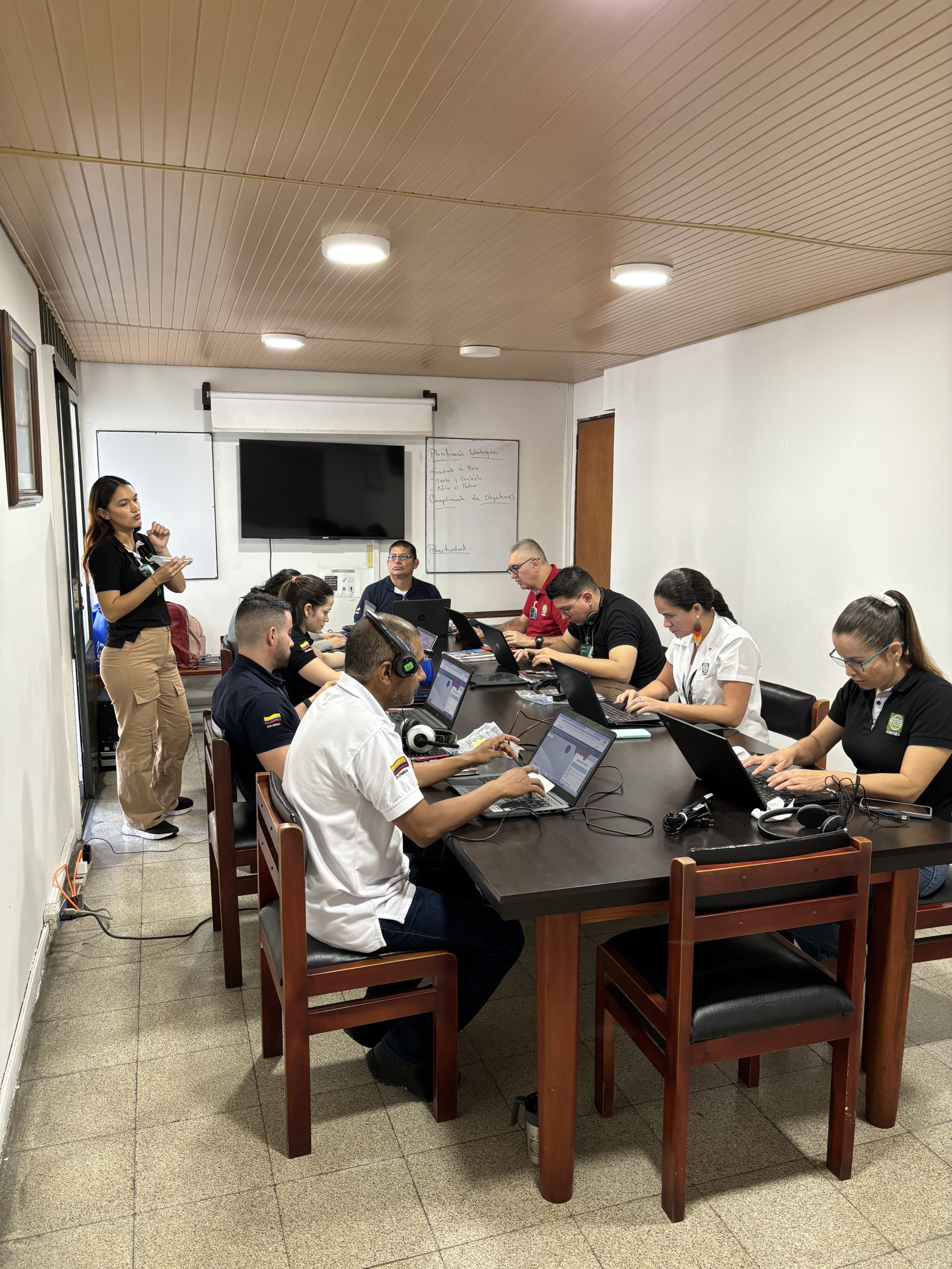 La Universidad Tecnológica de Pereira, a través del Instituto de Lenguas Extranjeras (ILEX), continúa fortaleciendo su compromiso con la formación de alta calidad, ofreciendo cursos de idiomas diseñados para públicos externos que requieren formación lingüística especializada en industrias específicas.