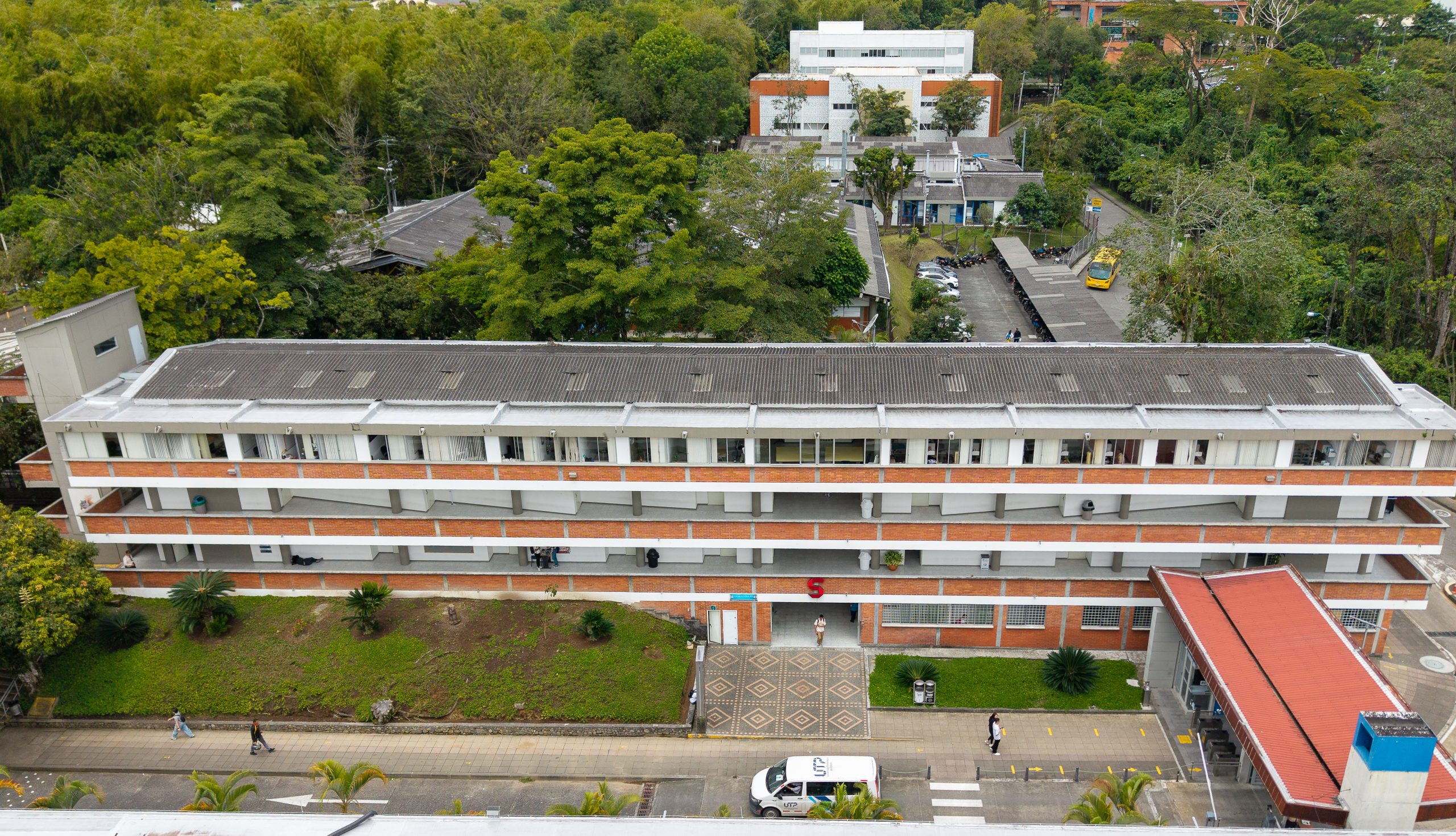 La Universidad Tecnológica de Pereira ratifica su compromiso con el desarrollo académico, científico y social mediante la tarea constante por identificar y difundir aquellas fuentes de financiación que permitan hacer realidad los proyectos e iniciativas que transforman.