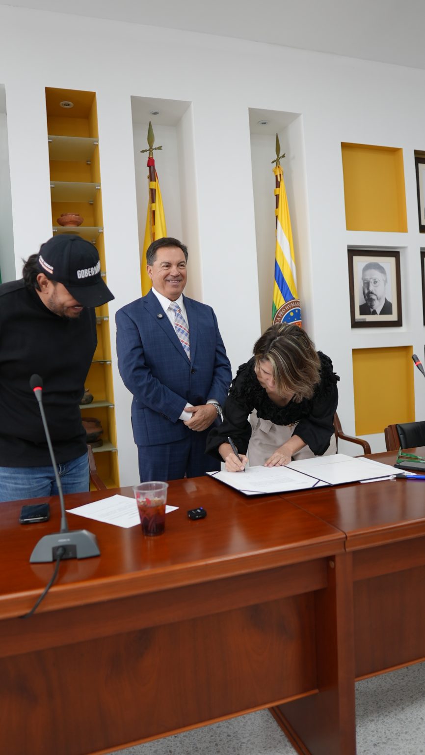 Luis Fernando Gaviria Trujillo tomó posesión como rector de la Universidad Tecnológica de