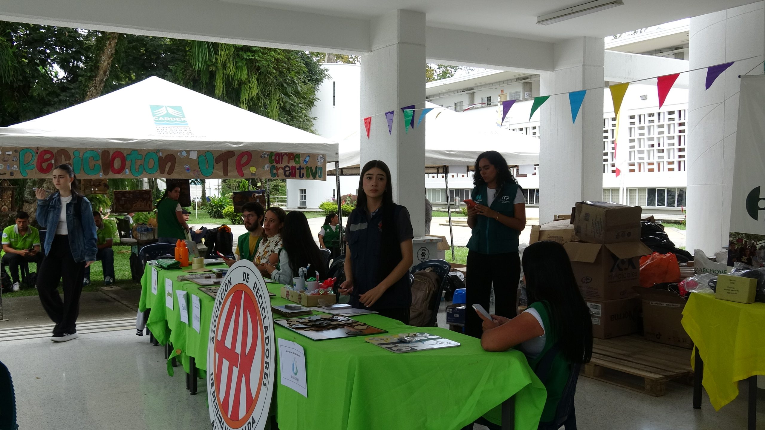 En el marco de la conmemoración del Día Mundial del Reciclaje, la Universidad Tecnológica de Pereira (UTP), a través de su Centro de Gestión Ambiental (CGA), llevó a cabo con éxito la segunda versión de la Reciclotón UTP el pasado jueves 15 de mayo, como parte de la iniciativa del Comité Ambiental Metropolitano de Residuos (CAMER).
