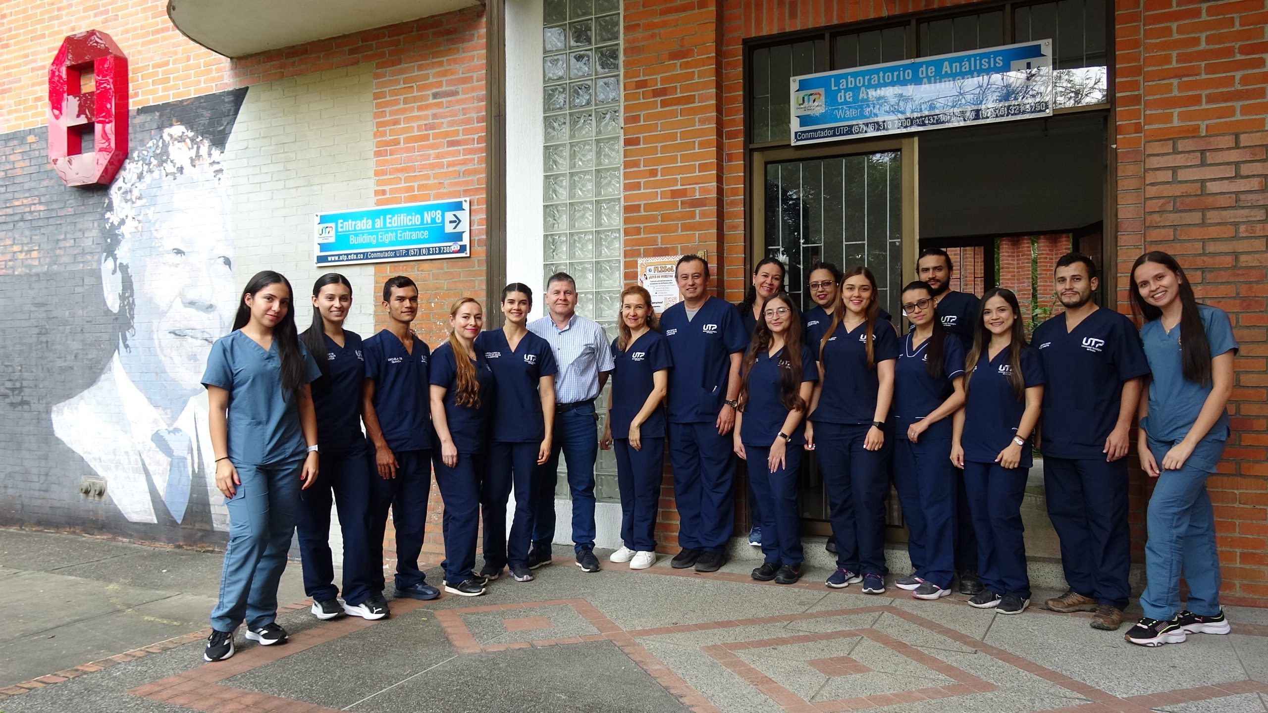 Desde hace 25 años, el Laboratorio de Análisis de Aguas y Alimentos de la Universidad Tecnológica de Pereira ha sido un pilar científico y social para la región. Enclavado en el Edificio 8 del campus universitario, este laboratorio ha consolidado su prestigio mediante una labor constante en investigación aplicada, formación académica y prestación de servicios técnicos al sector público y privado.