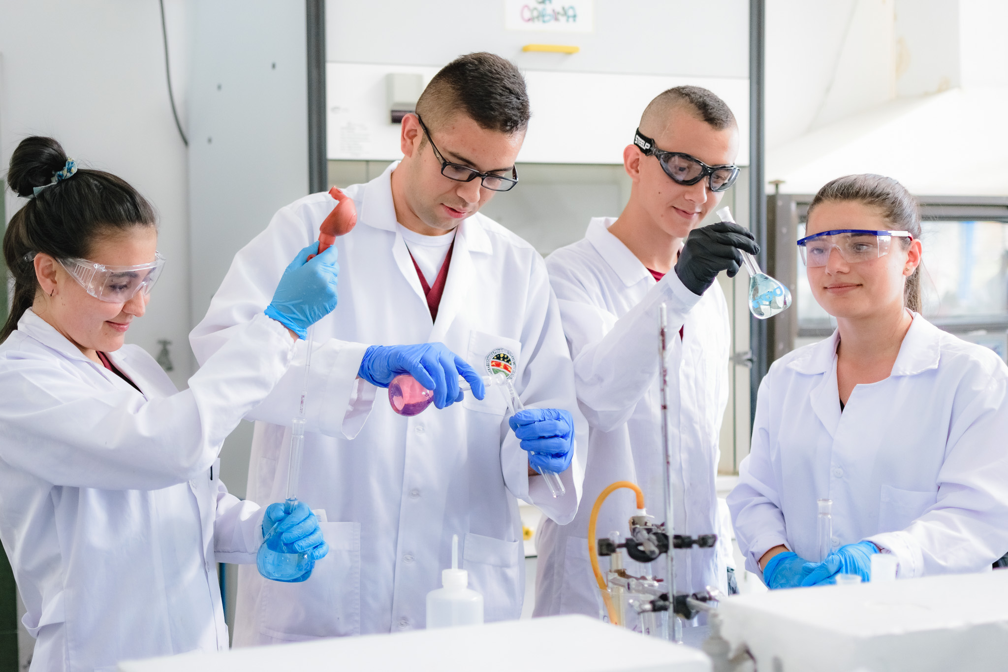 La Vicerrectoría de Investigaciones, Innovación y Extensión de la Universidad Tecnológica de Pereira abrió nuevas convocatorias dirigidas a fortalecer los procesos investigativos en todos los niveles de formación, en el marco del compromiso institucional con el desarrollo científico, académico y social.