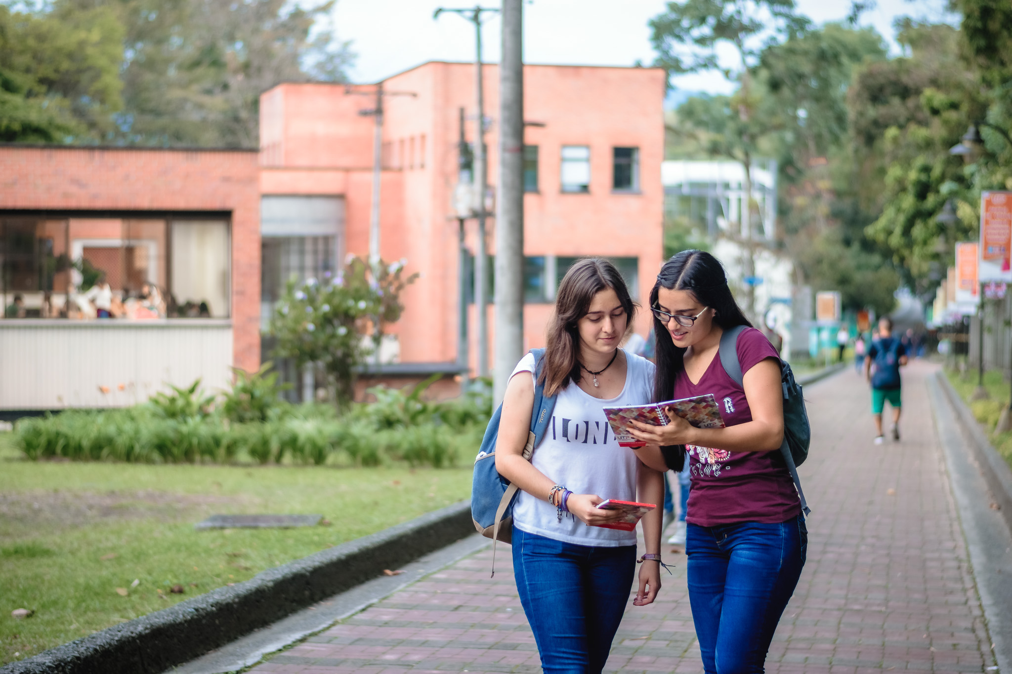La Universidad Tecnológica de Pereira cuenta con un Sistema PQRS, administrado desde la Vicerrectoría Administrativa y Financiera, a través del cual la comunidad universitaria y la ciudadanía en general pueden presentar derechos de petición, quejas, reclamos, sugerencias y denuncias por corrupción, relacionados con el cumplimiento de la Misión Institucional, siguiendo los lineamientos establecidos en la Ley 1755 de 2015, a través de los siguientes canales: