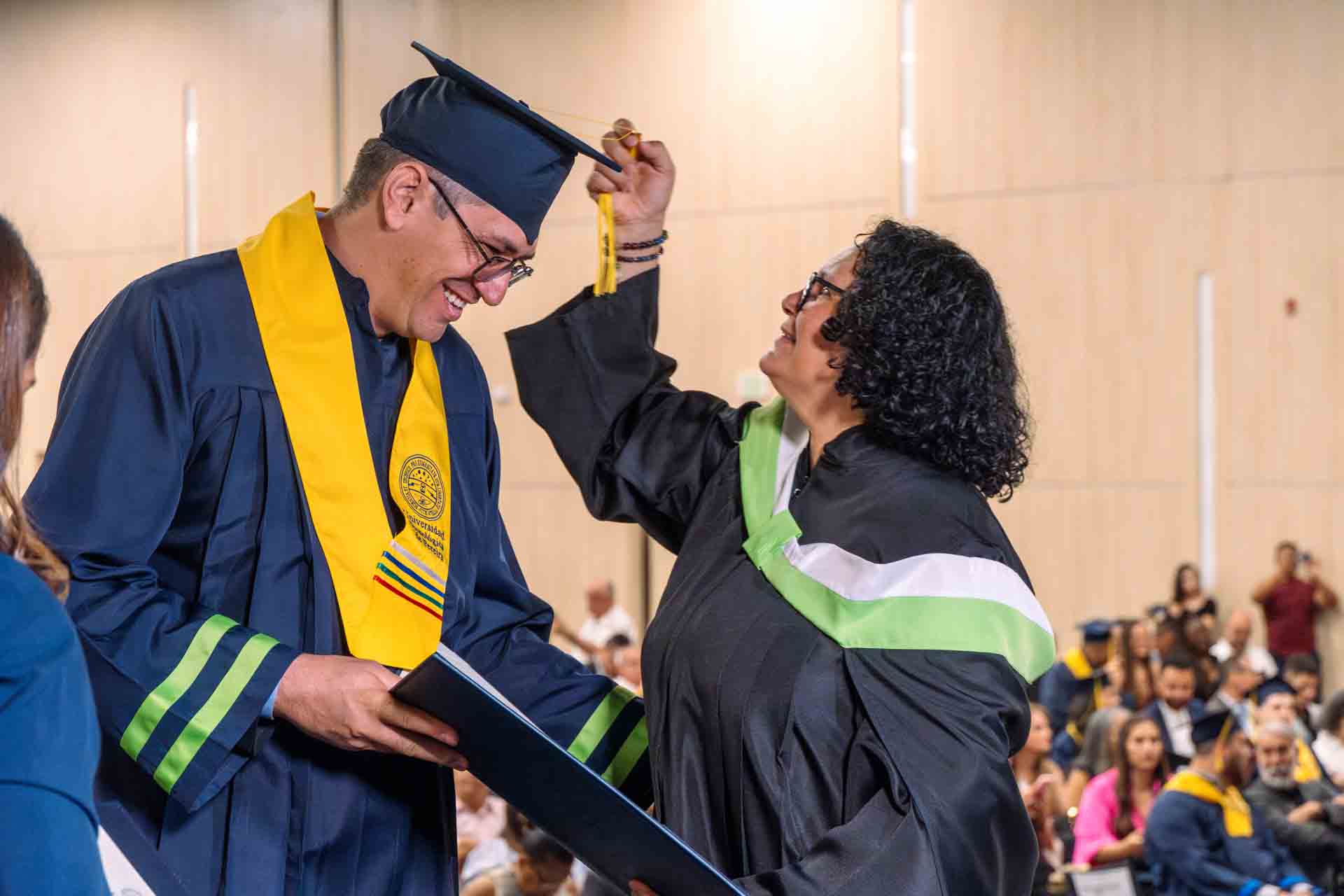 La Universidad Tecnológica de Pereira fue el escenario de una celebración llena de emoción, orgullo y satisfacción, donde cientos de estudiantes vieron cumplido el sueño por el que tanto trabajaron. En una ceremonia marcada por abrazos, sonrisas y lágrimas de alegría, los graduandos se despidieron de su vida universitaria para abrirse paso a un futuro lleno de oportunidades. Este fotoreportaje captura los momentos más memorables de una jornada que quedará grabada para siempre en el corazón de los nuevos profesionales y sus seres queridos.