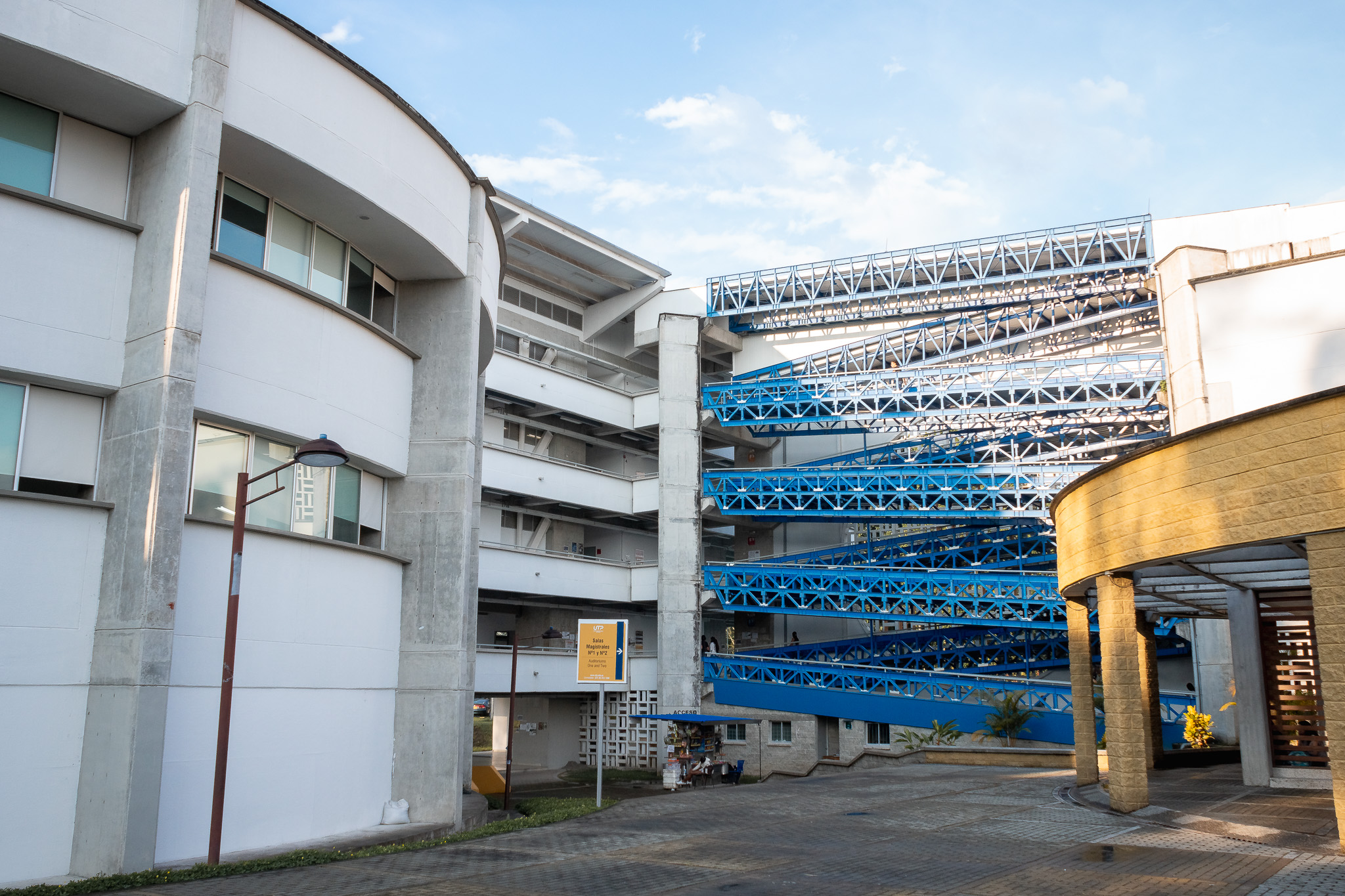 La Universidad Tecnológica de Pereira, en colaboración con la Gobernación de Risaralda y ASEUTP, invita a la comunidad universitaria y público en general al Foro de Mujeres y Hombres que Inspiran, un espacio diseñado para promover el liderazgo, el emprendimiento sostenible y el desarrollo integral de sus participantes.