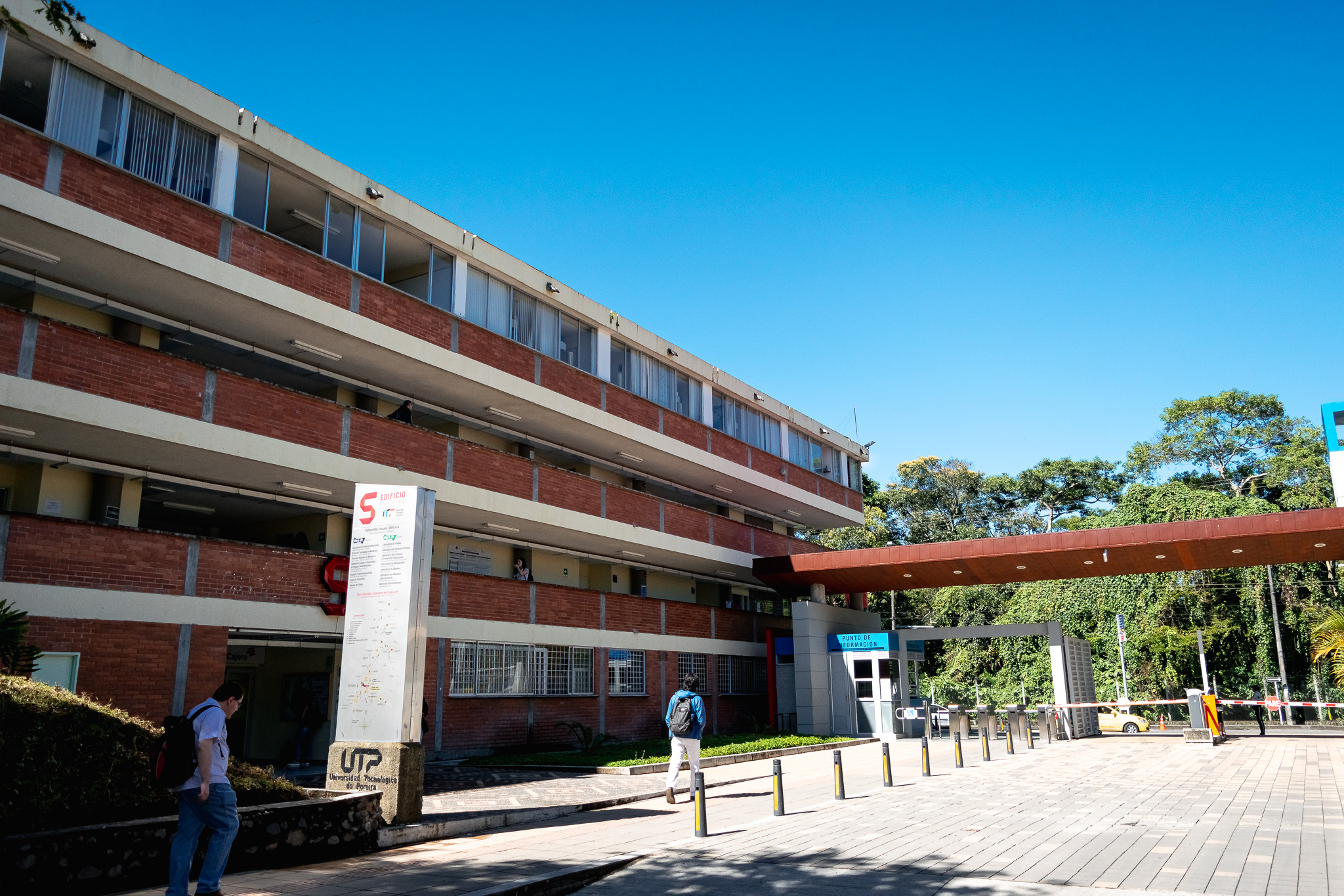 El semestre 2025-1 marca el inicio de un capítulo prometedor para la Facultad de Ciencias Empresariales de la Universidad Tecnológica de Pereira, que recibe a su primera cohorte de estudiantes en la maestría en Gestión y Dirección de Proyectos. Este programa, diseñado para formar líderes en la planificación y ejecución de proyectos en múltiples sectores, comenzará oficialmente el 7 de febrero de 2025.