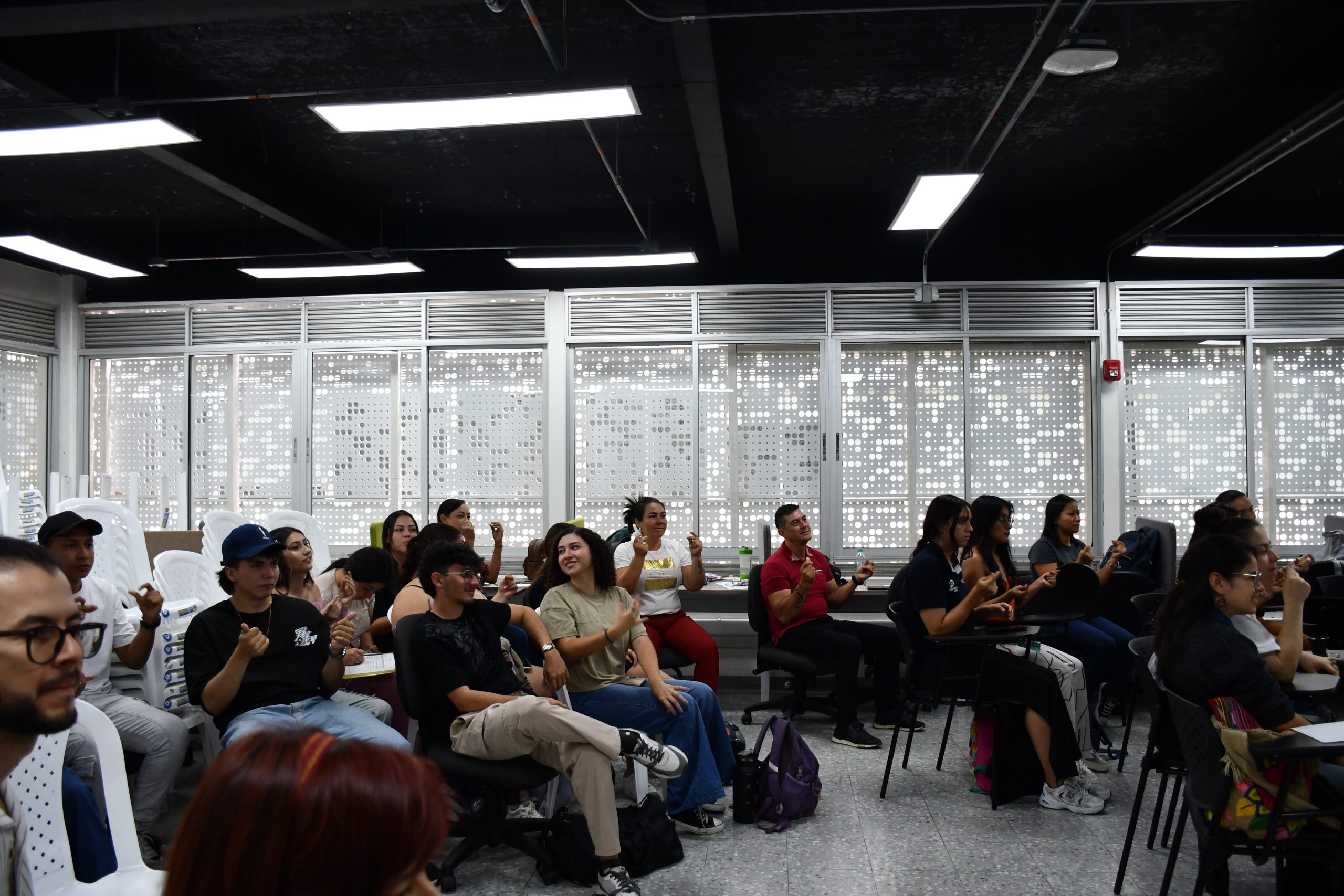 La Facultad de Ciencias de la Educación de la Universidad Tecnológica de Pereira fue escenario este fin de semana de una experiencia formativa transformadora, liderada por Sindey Carolina Bernal, ex viceministra de Tecnologías de la Información y las Comunicaciones, quien llegó con la convicción de que la educación puede y debe cocrear sueños.