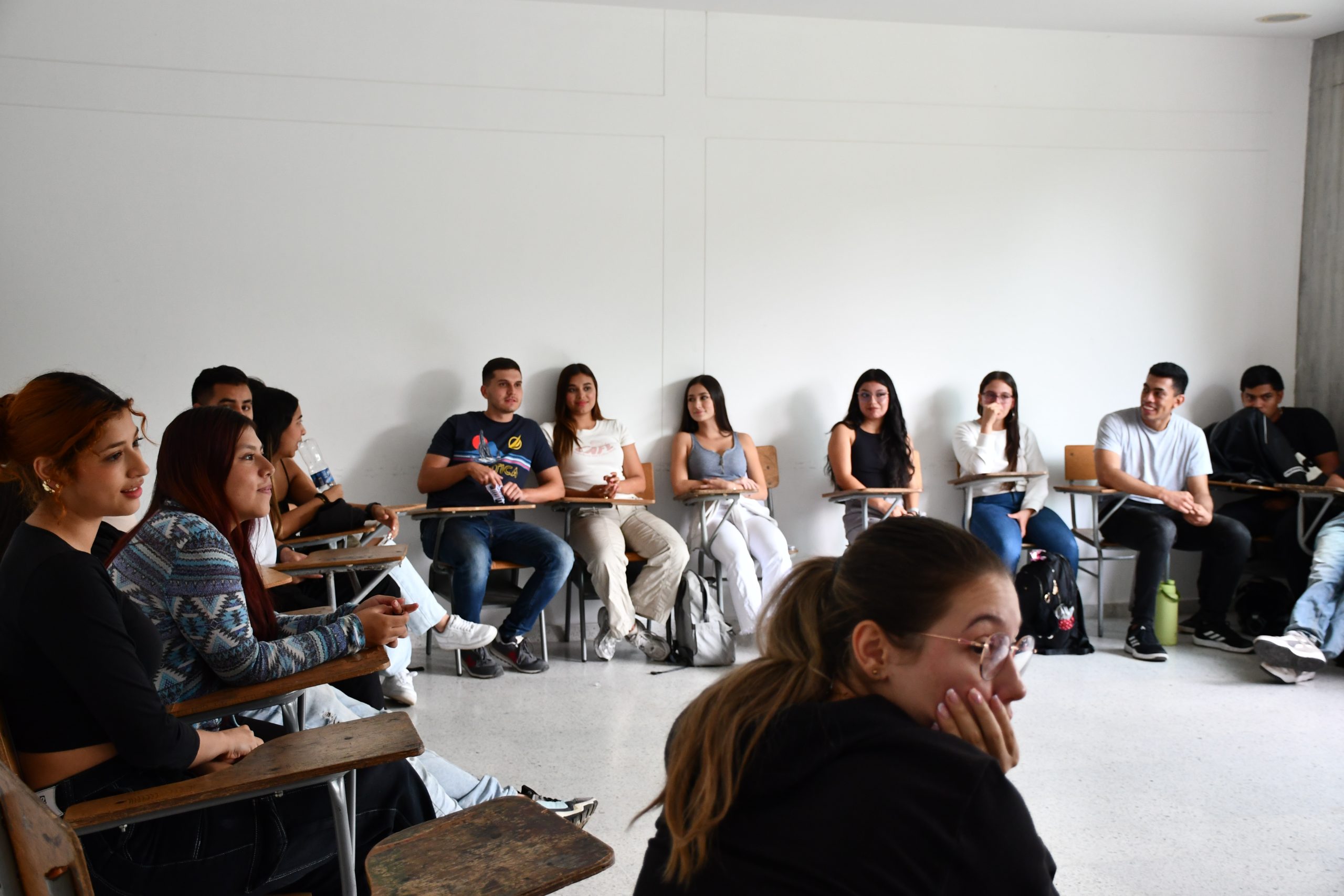 Con el objetivo de enriquecer la experiencia formativa y responder a los retos del mundo contemporáneo, desde el año 2024 la Facultad de Ciencias de la Educación, en articulación con la Vicerrectoría Académica de la Universidad Tecnológica de Pereira (UTP), consolidó un nuevo portafolio de formación profesional integral, que ya ha beneficiado a 342 estudiantes matriculados de las facultades de Ingenierías, Ciencias Básicas, Ciencias Ambientales, Ciencias de la Salud, Ciencias Agrarias y Agroindustria, Tecnologías y Educación.