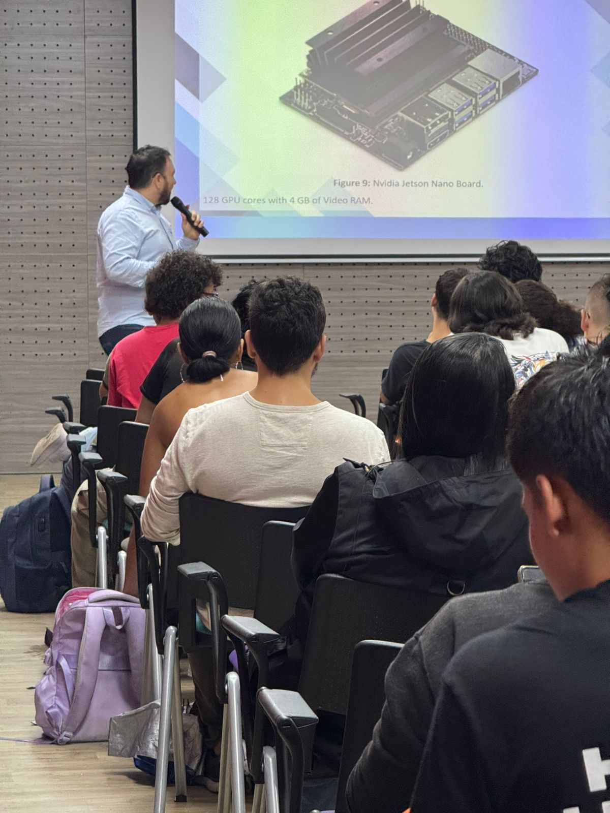 El pasado 8 de octubre de 2024 en el Auditorio de Mecánica Edificio 4B, se llevó a cabo con éxito la Tercera Jornada de Apropiación Social del Conocimiento de la Facultad de Ingenierías, la cual tuvo una participación de más de 75 asistentes en su mayoría estudiantes.