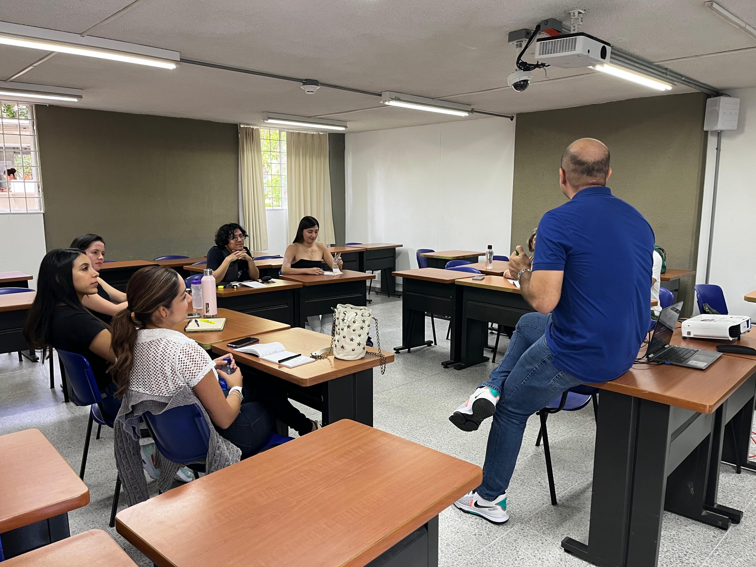 La Facultad de Ciencias Empresariales de la Universidad Tecnológica de Pereira anuncia la apertura de inscripciones para dos de sus programas académicos más reconocidos: la Especialización en Gerencia de Proyectos y la Maestría en Gestión y Dirección de Proyectos. Ambos programas están orientados a formar profesionales con las competencias necesarias para gestionar proyectos de manera efectiva en cualquier sector, aplicando las mejores prácticas internacionales.