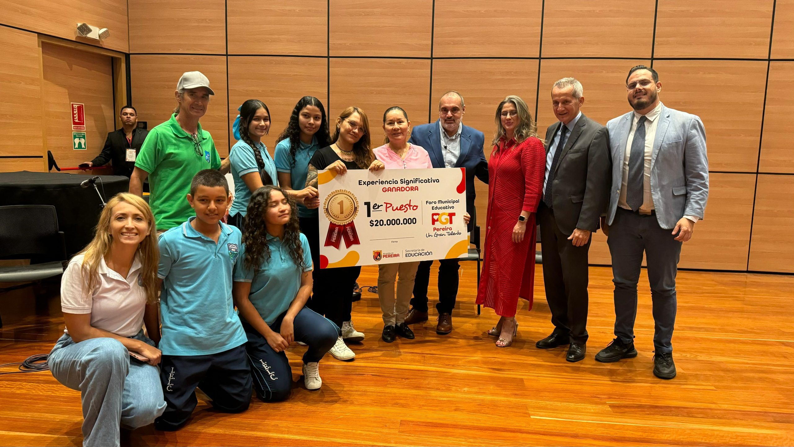 La Universidad Tecnológica de Pereira reafirmó su compromiso con la educación regional al ser anfitriona y coequipera de dos importantes eventos educativos en colaboración con el Ministerio de Educación y la Secretaría Municipal de Pereira, estos encuentros fueron: el Encuentro Territorial de Rectores de Poder Pedagógico Popular y el Foro Educativo Municipal 2024: Pereira, un Gran Talento. Ambos eventos fueron fundamentales para el fortalecimiento de la educación en el municipio y la creación de espacios de diálogo y reflexión en torno a los desafíos actuales en la enseñanza.