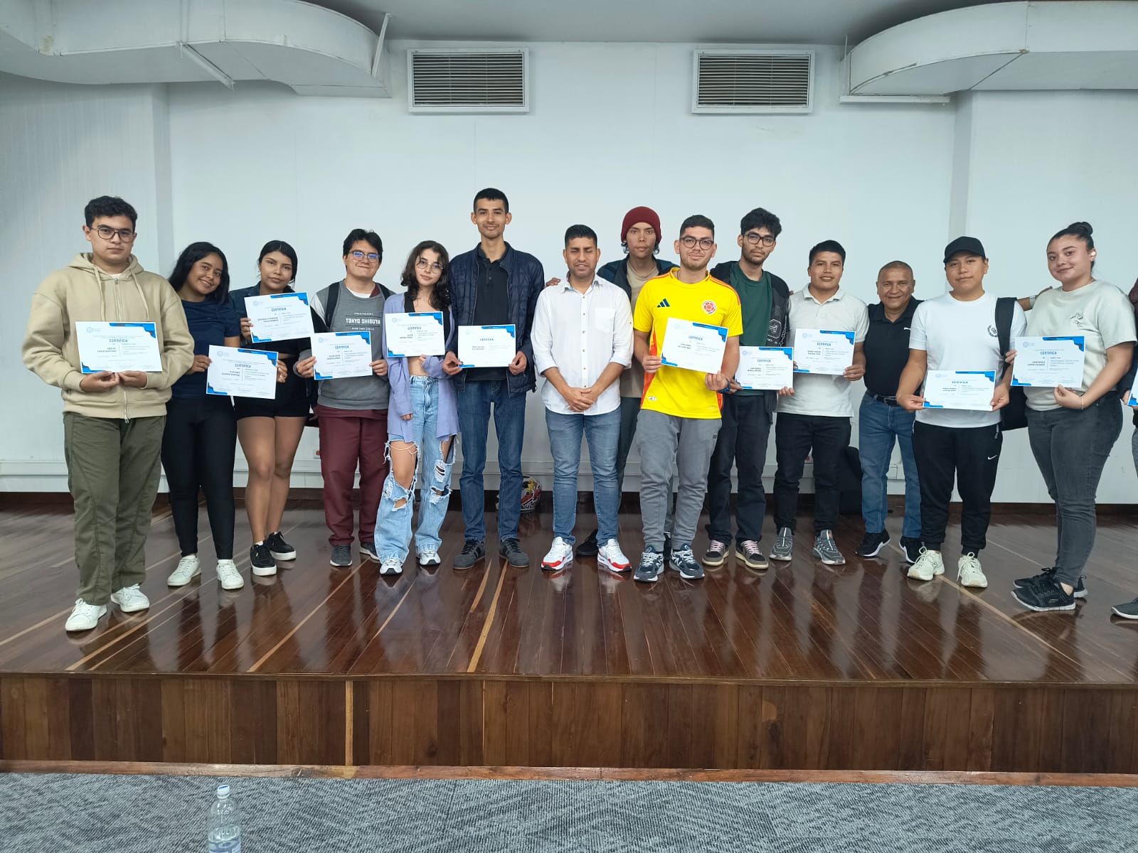 Con el auditorio A 201 de la UTP a toda su capacidad, se cumplió el conversatorio Liderazgo y Participación como parte de la Cátedra Transformando Sociedad, del Servicio Social de la Universidad Tecnológica de Pereira, que, en asocio con la Vicerrectoría de Responsabilidad Social y Bienestar Universitario, liderado por el proceso de Movilización Social de dicha universidad.