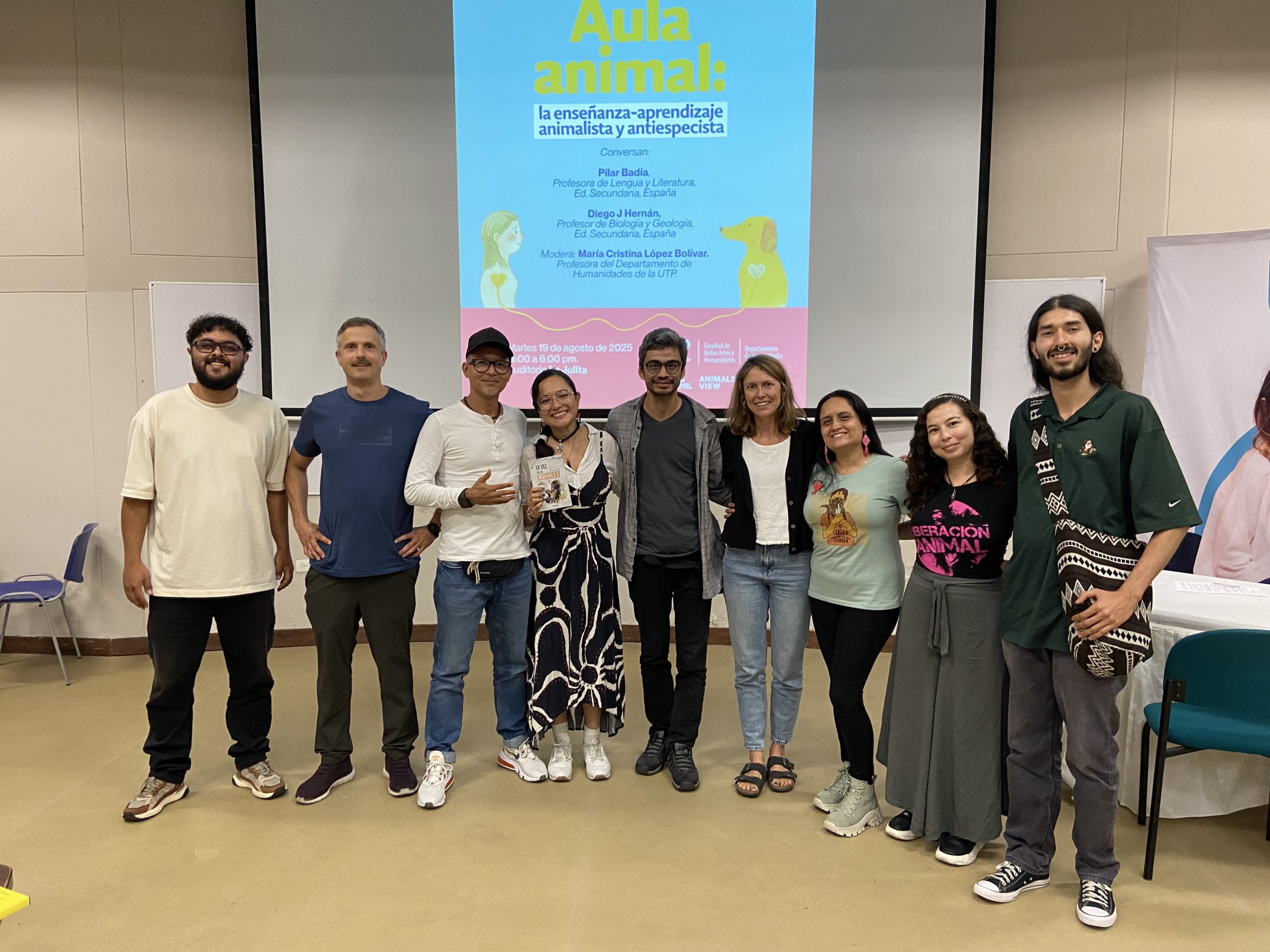 El Departamento de Humanidades de la Universidad Tecnológica de Pereira llevó a cabo el conversatorio Aula animal: la enseñanza-aprendizaje animalista y antiespecista, un espacio académico y de reflexión orientado a promover nuevas formas de enseñanza y aprendizaje que reconozcan el valor intrínseco de todos los seres vivos.