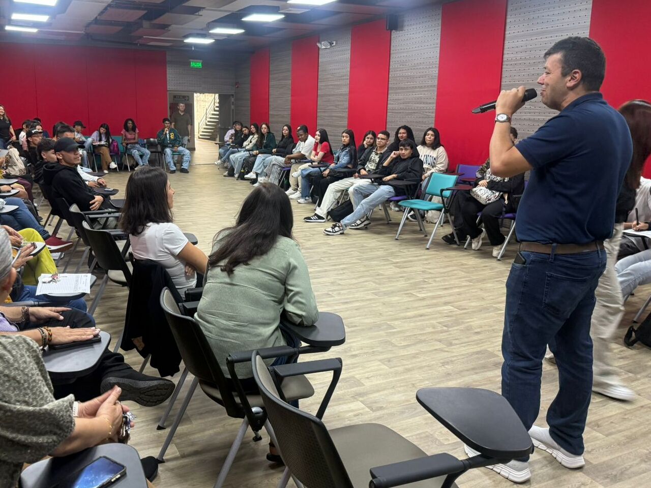 La Facultad de Tecnología de la Universidad Tecnológica de Pereira, a través de la dirección del programa de Tecnología Industrial, llevó a cabo la actividad de bienvenida para los estudiantes de primer semestre, un espacio que marca el inicio de su proceso formativo en la institución y que busca acompañarlos en la adaptación a la vida universitaria.