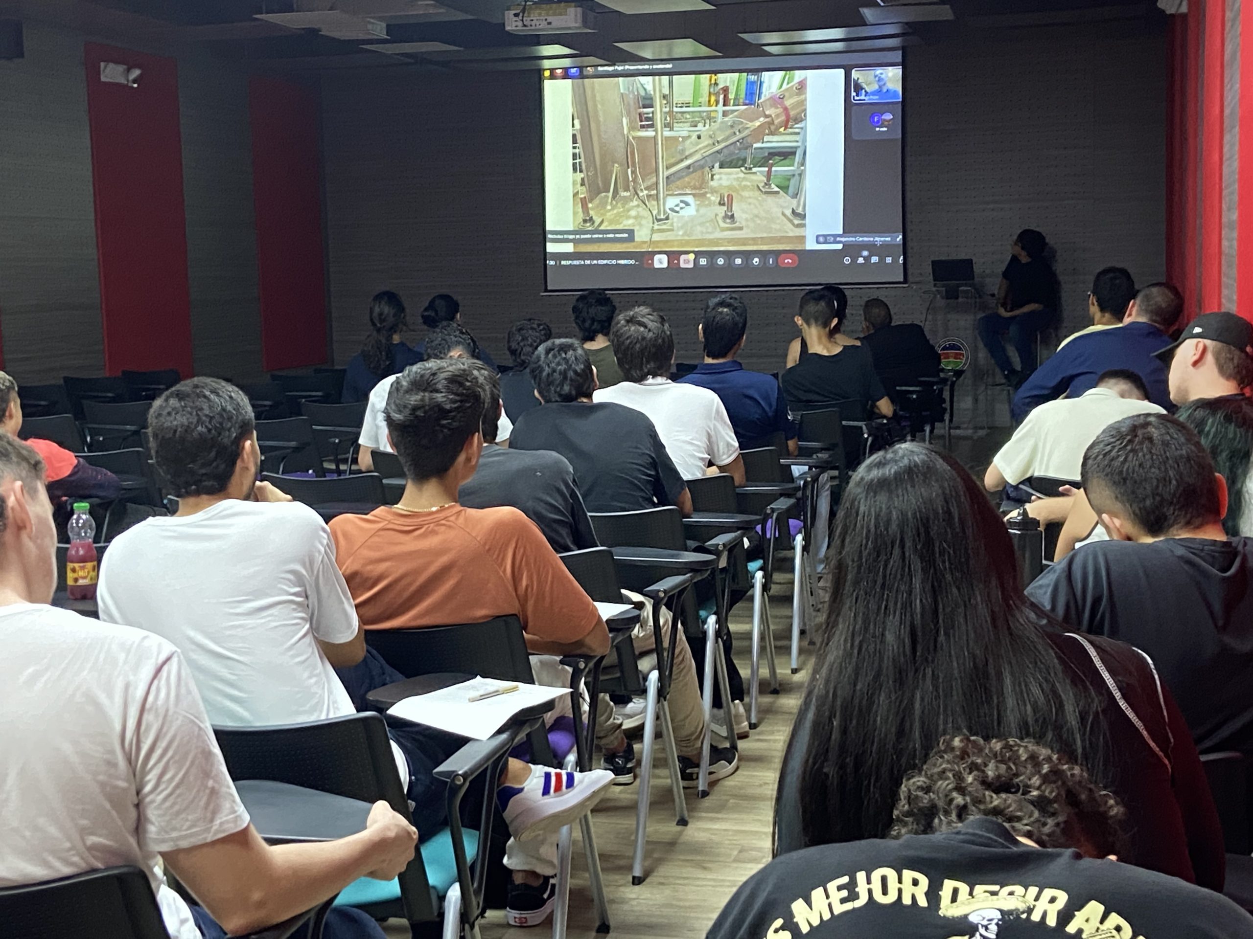 La Facultad de Mecánica Aplicada de la Universidad Tecnológica de Pereira, a través del programa de Ingeniería Civil y su Semillero en Investigación de Estructuras y Construcción, realizó la conferencia Respuesta de un edificio híbrido a simulaciones sísmicas, a cargo del ingeniero Santiago Pujol, profesor de la Universidad de Canterbury en Nueva Zelanda.