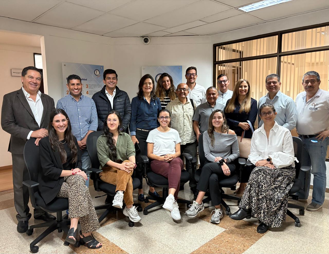 Con una visión compartida de largo plazo y el firme compromiso por seguir impactando positivamente a Risaralda, se desarrolló en la Universidad Visión de las Américas el segundo Comité Directivo de Sociedad en Movimiento, un escenario estratégico en el que confluyen actores del sector universitario, empresarial, gremial, académico y comunitario.
